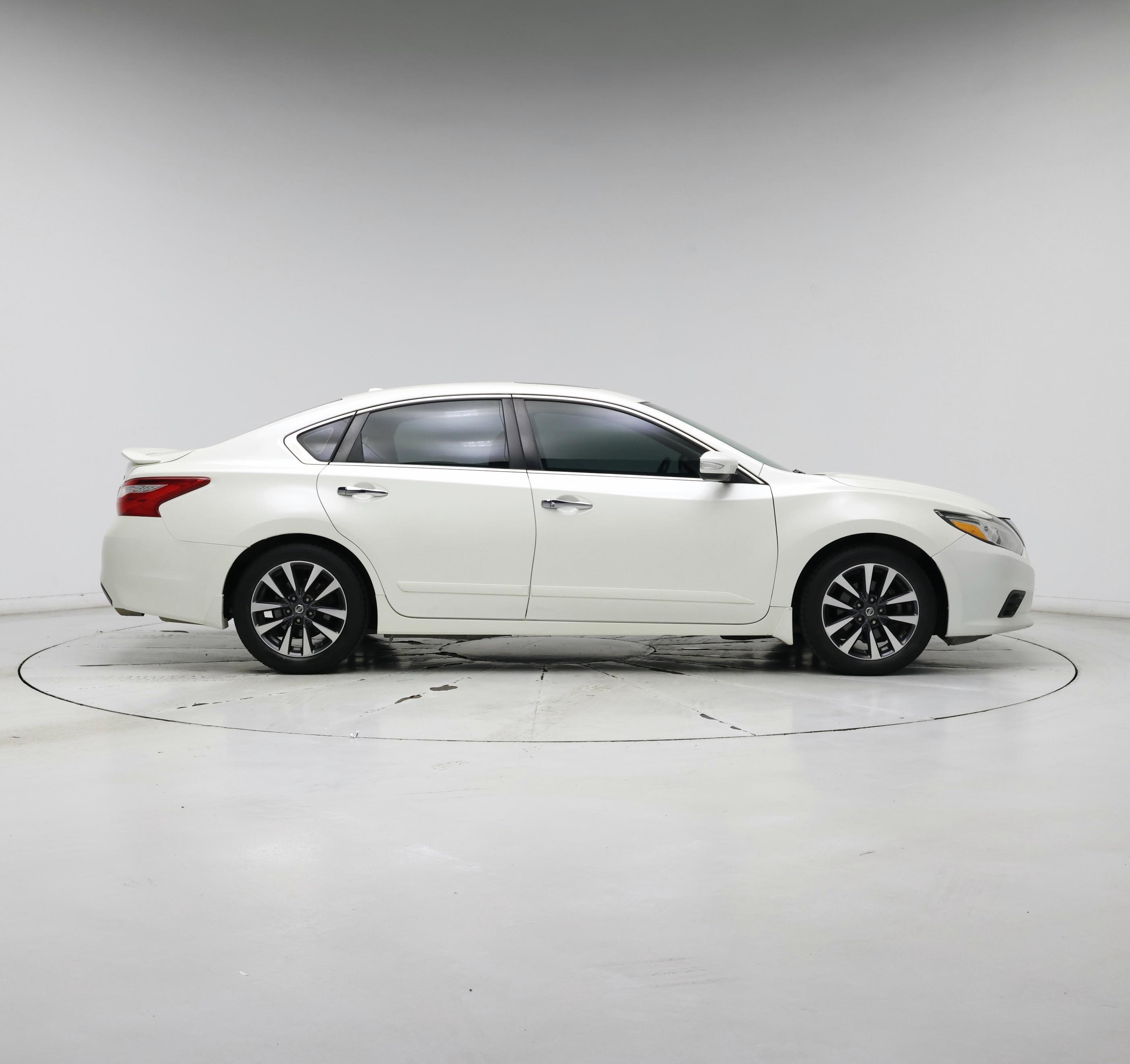 Thumbnail: 2016 Nissan Altima - 7