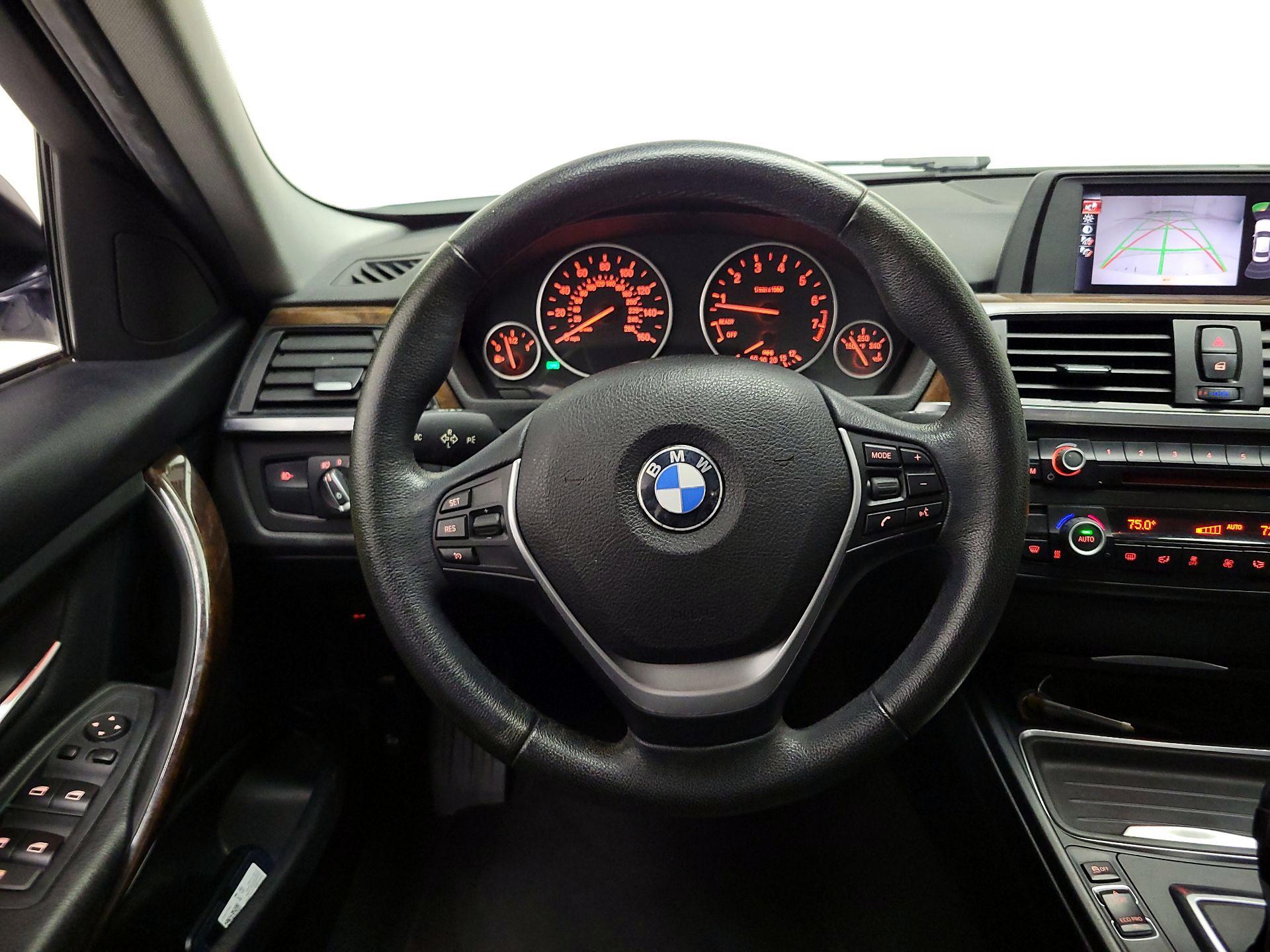 Thumbnail: 2015 BMW 3 Series - 10
