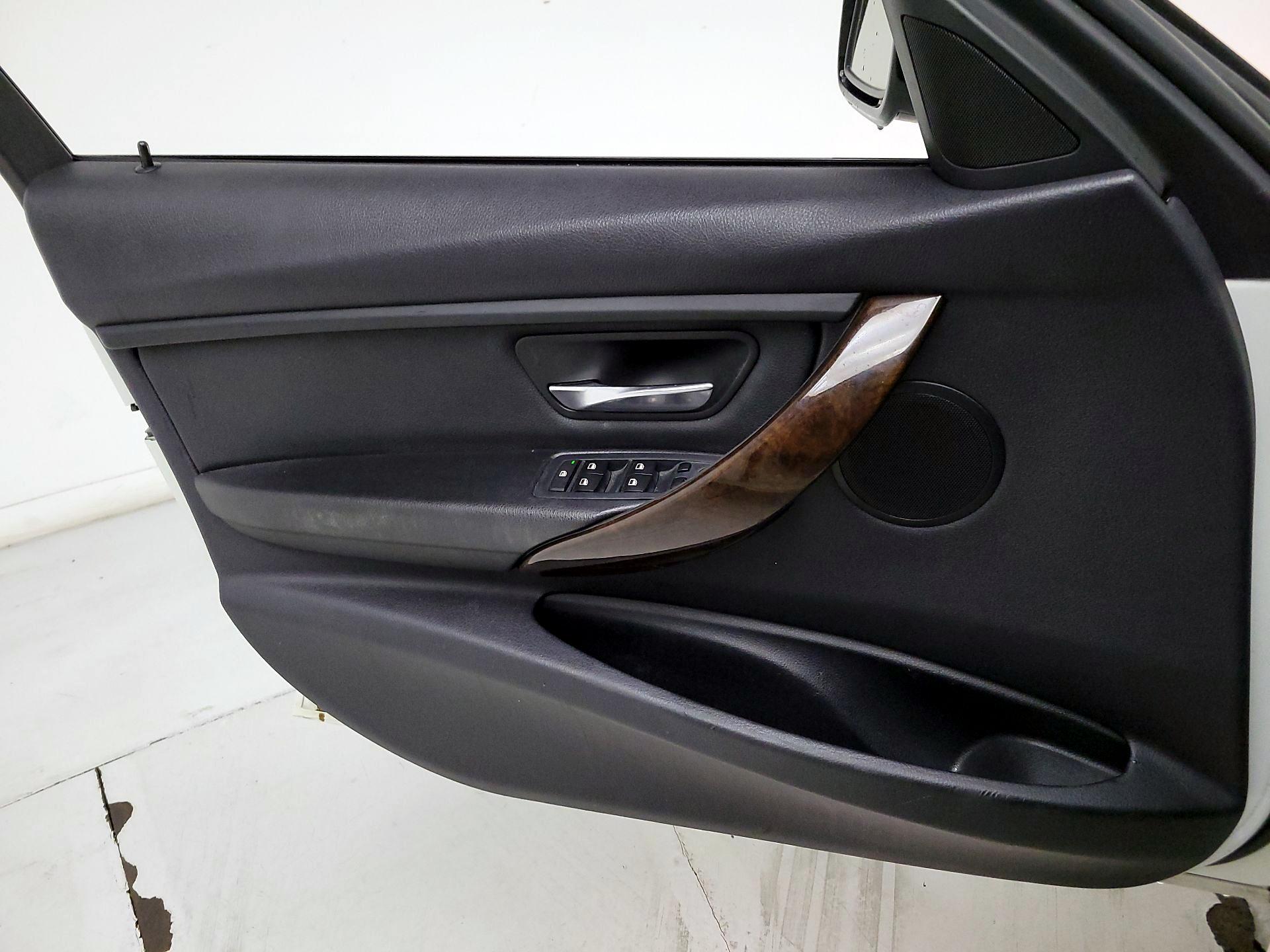 Thumbnail: 2015 BMW 3 Series - 12