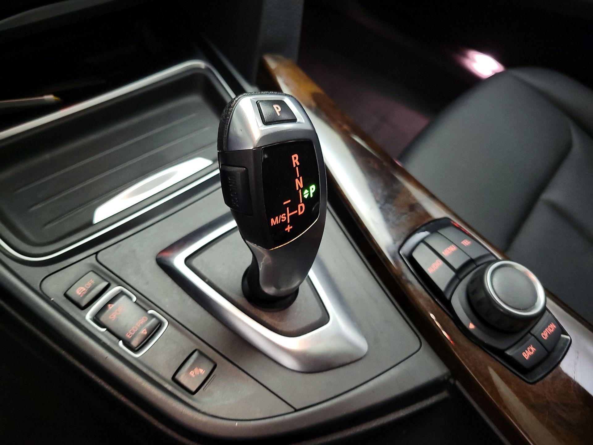 Thumbnail: 2015 BMW 3 Series - 17