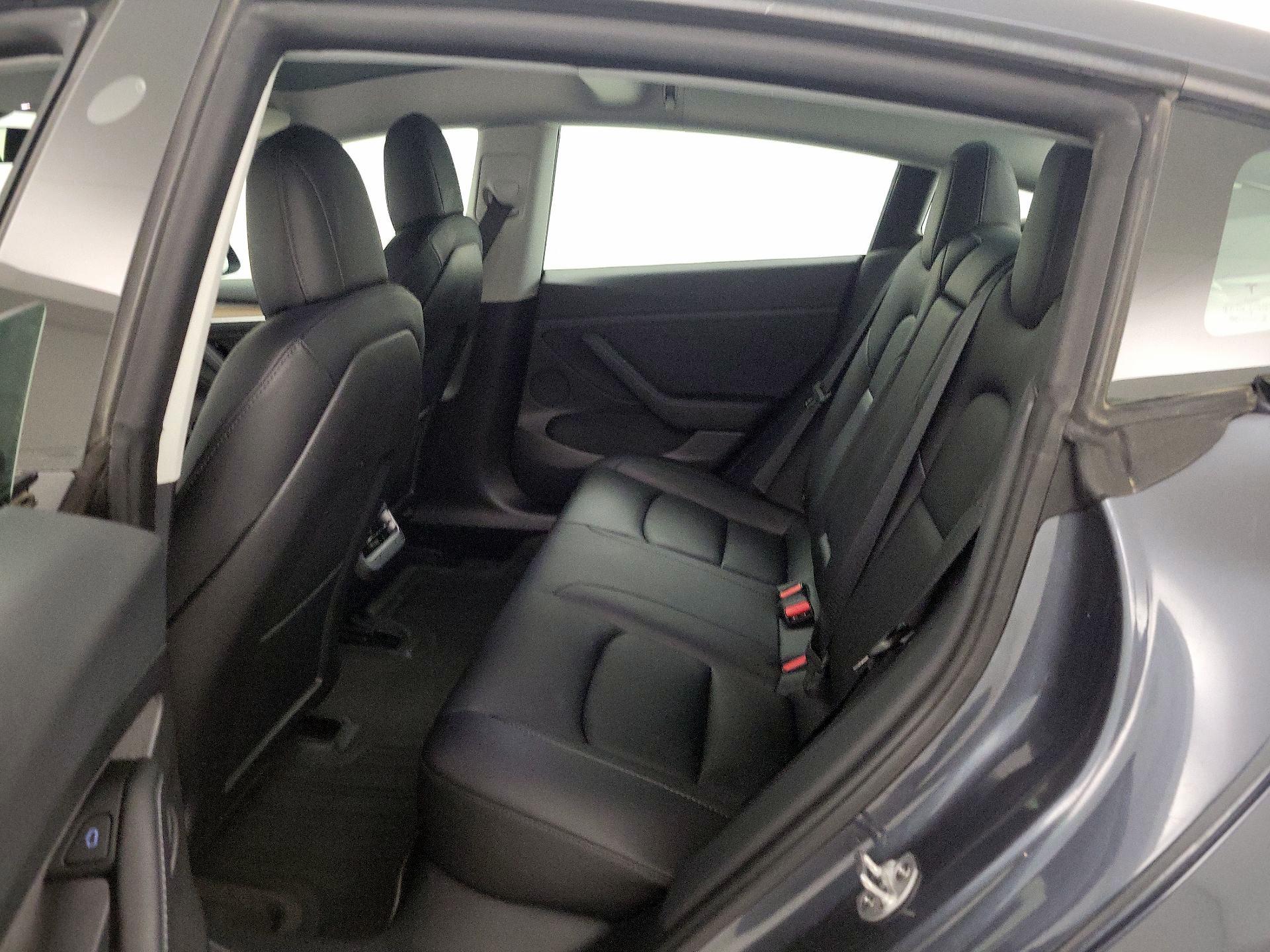 Thumbnail: 2022 Tesla Model 3 - 17