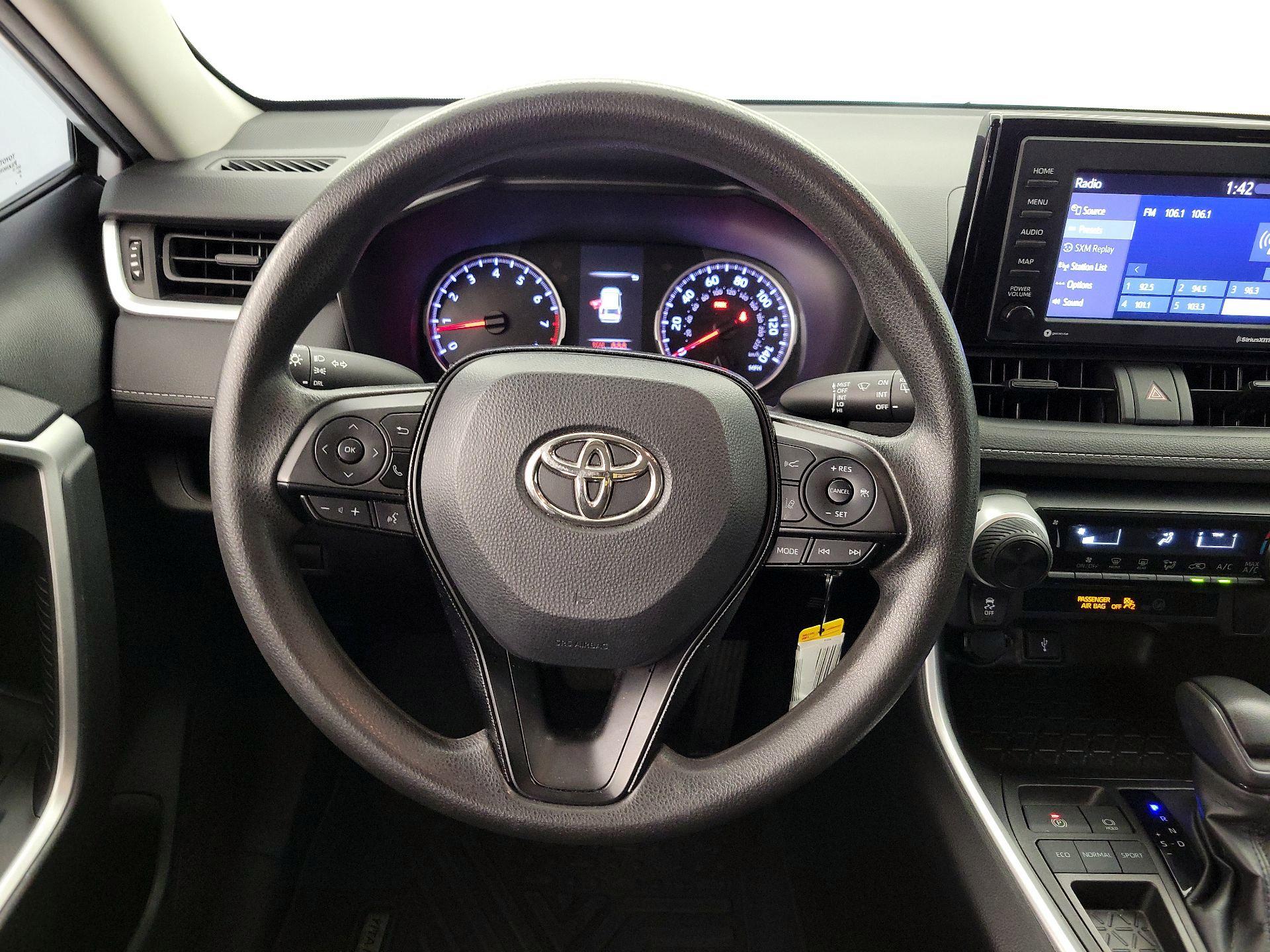 Thumbnail: 2021 Toyota RAV4 - 10