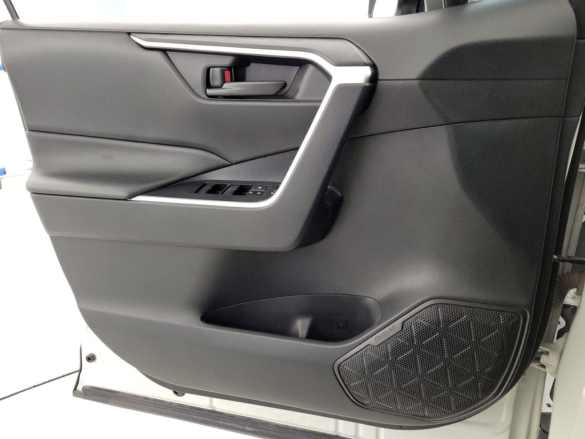 Thumbnail: 2021 Toyota RAV4 - 12