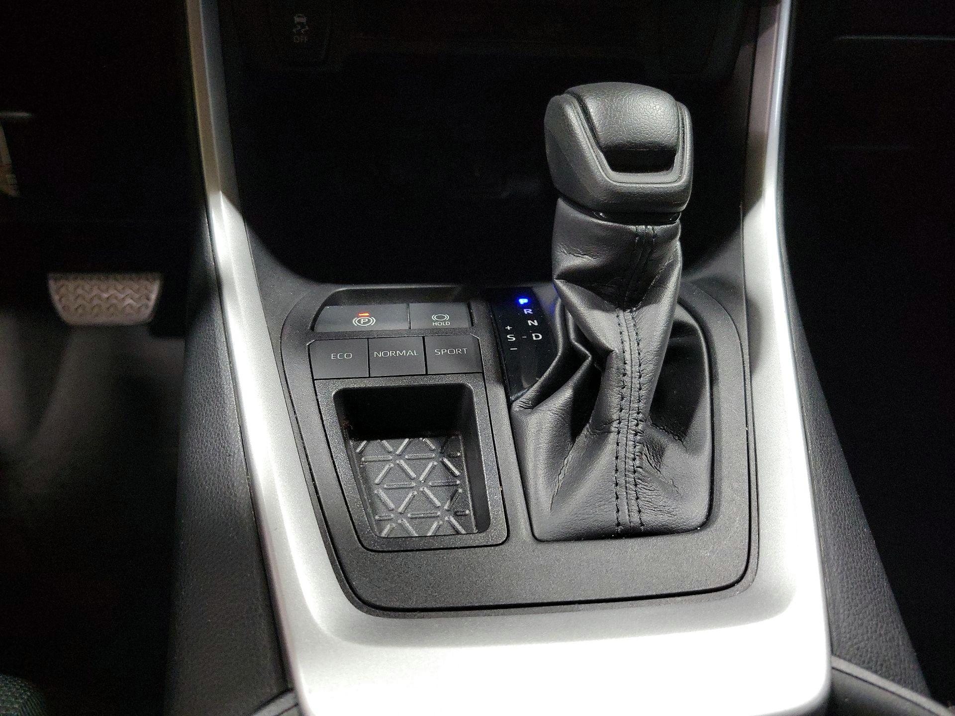 Thumbnail: 2021 Toyota RAV4 - 17