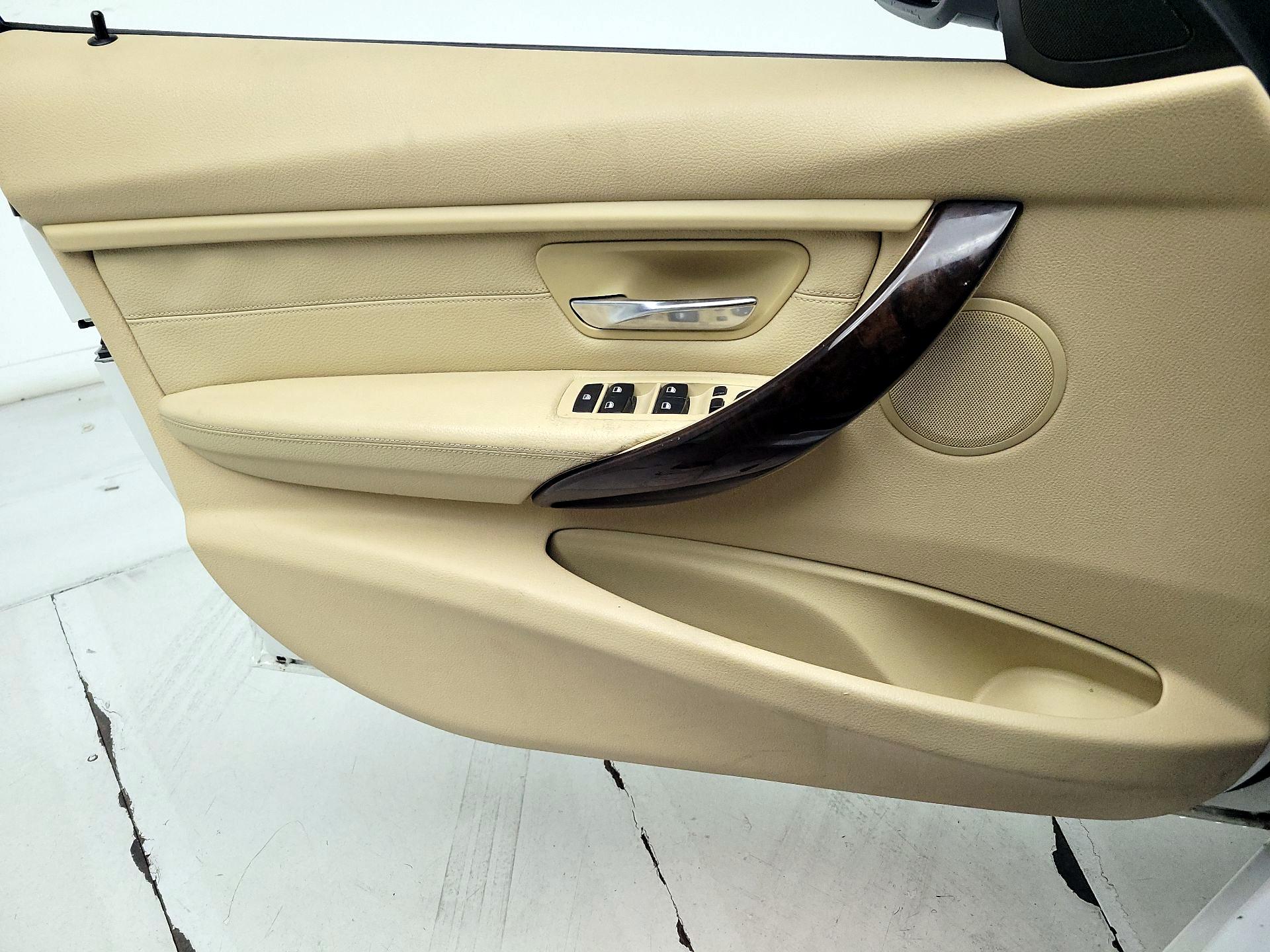Thumbnail: 2015 BMW 3 Series - 12