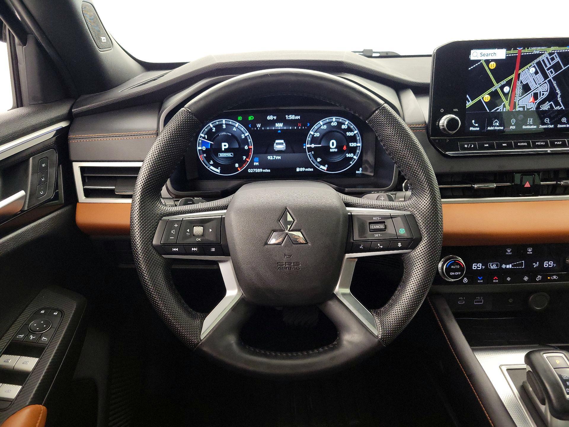 Thumbnail: 2023 Mitsubishi Outlander - 10