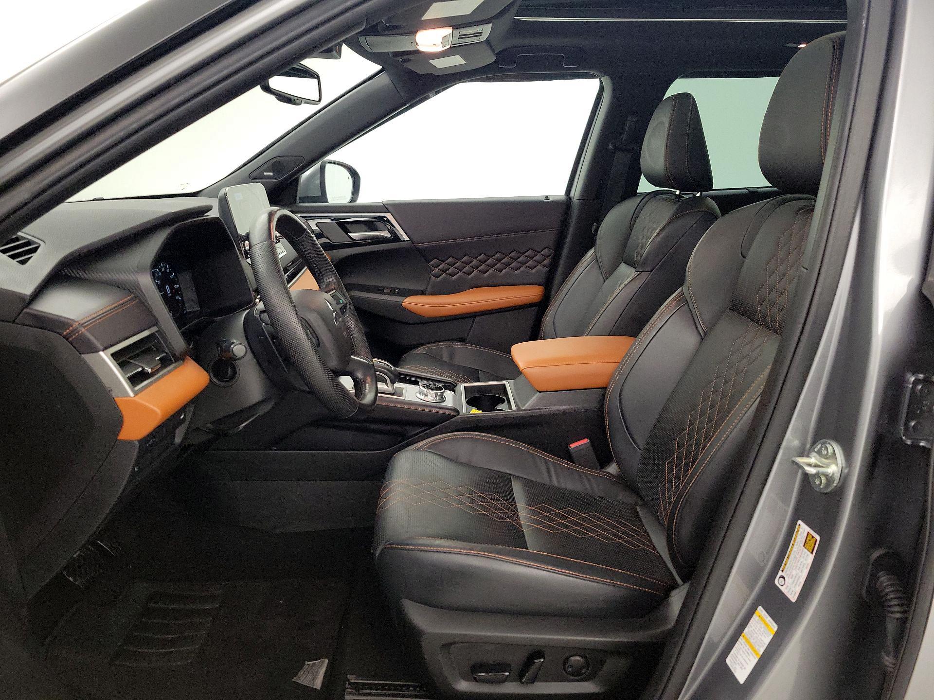 Thumbnail: 2023 Mitsubishi Outlander - 11