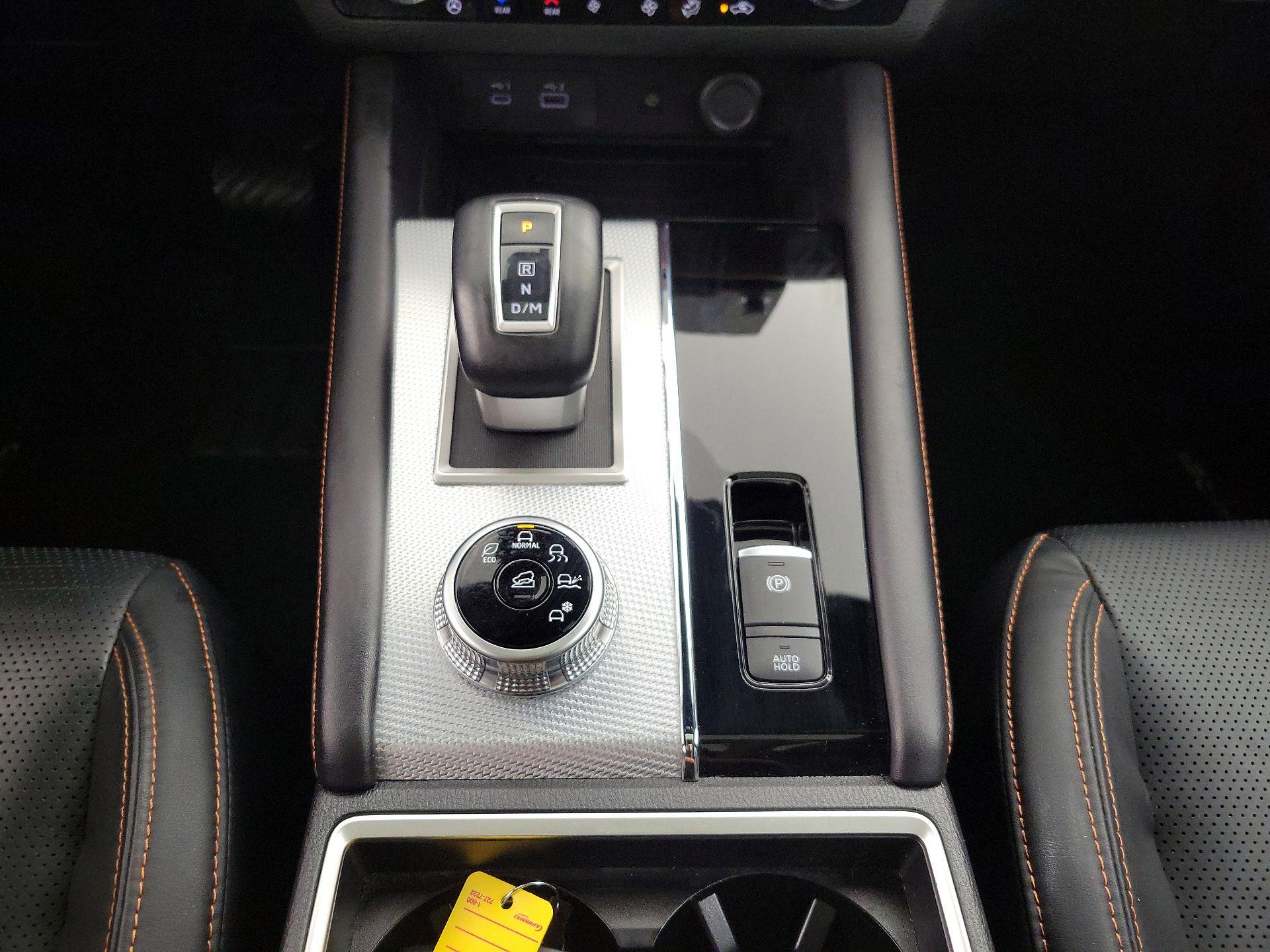 Thumbnail: 2023 Mitsubishi Outlander - 18