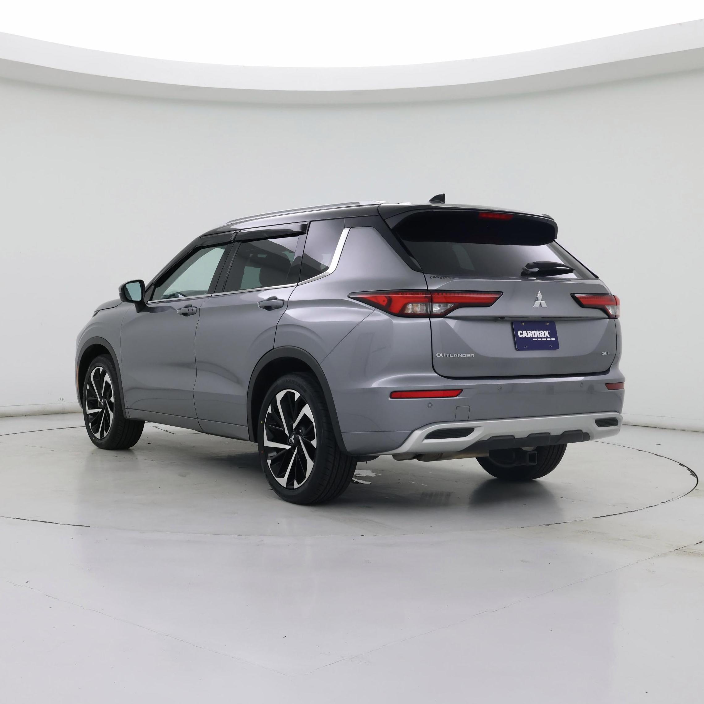 Thumbnail: 2023 Mitsubishi Outlander - 2