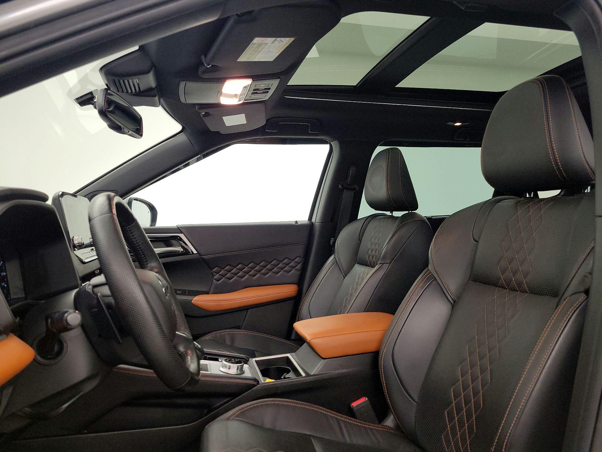 Thumbnail: 2023 Mitsubishi Outlander - 19