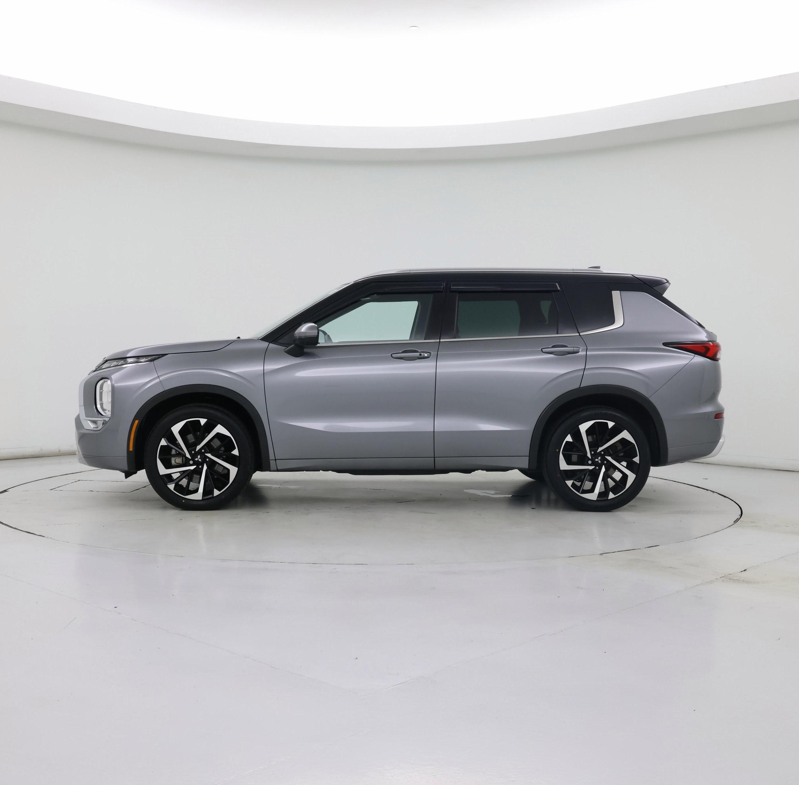 Thumbnail: 2023 Mitsubishi Outlander - 3