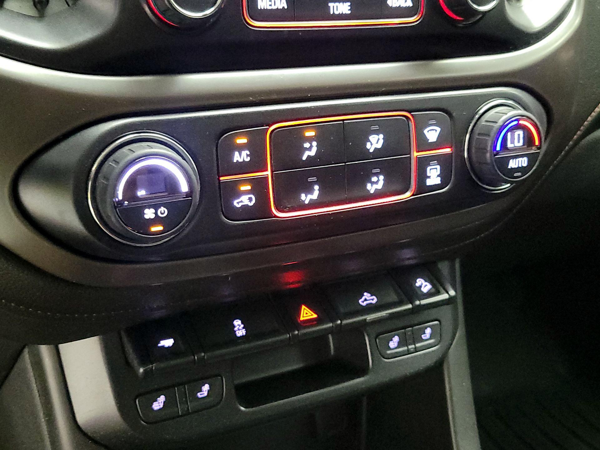 Thumbnail: 2015 GMC Canyon - 16