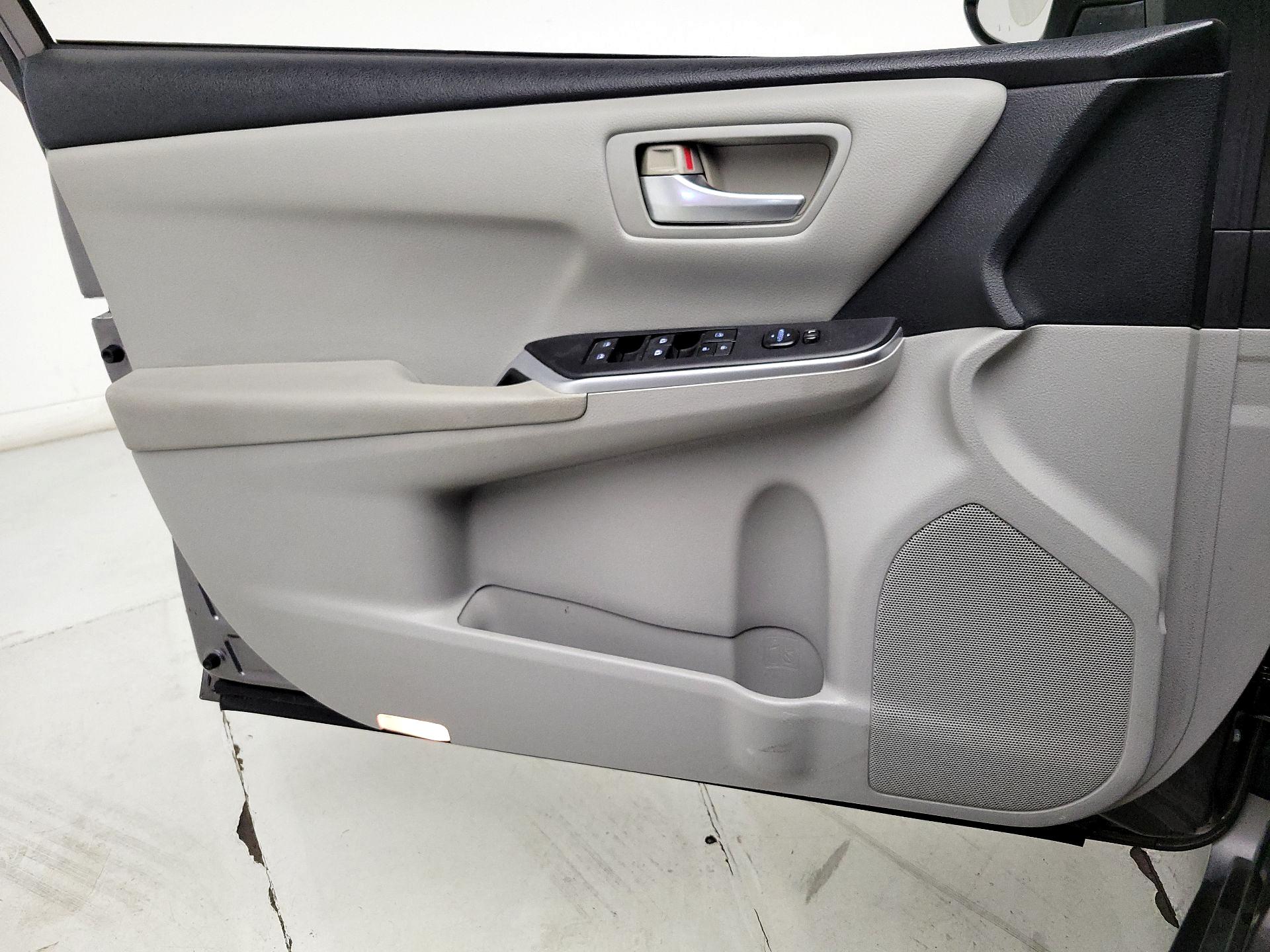 Thumbnail: 2015 Toyota Camry - 12