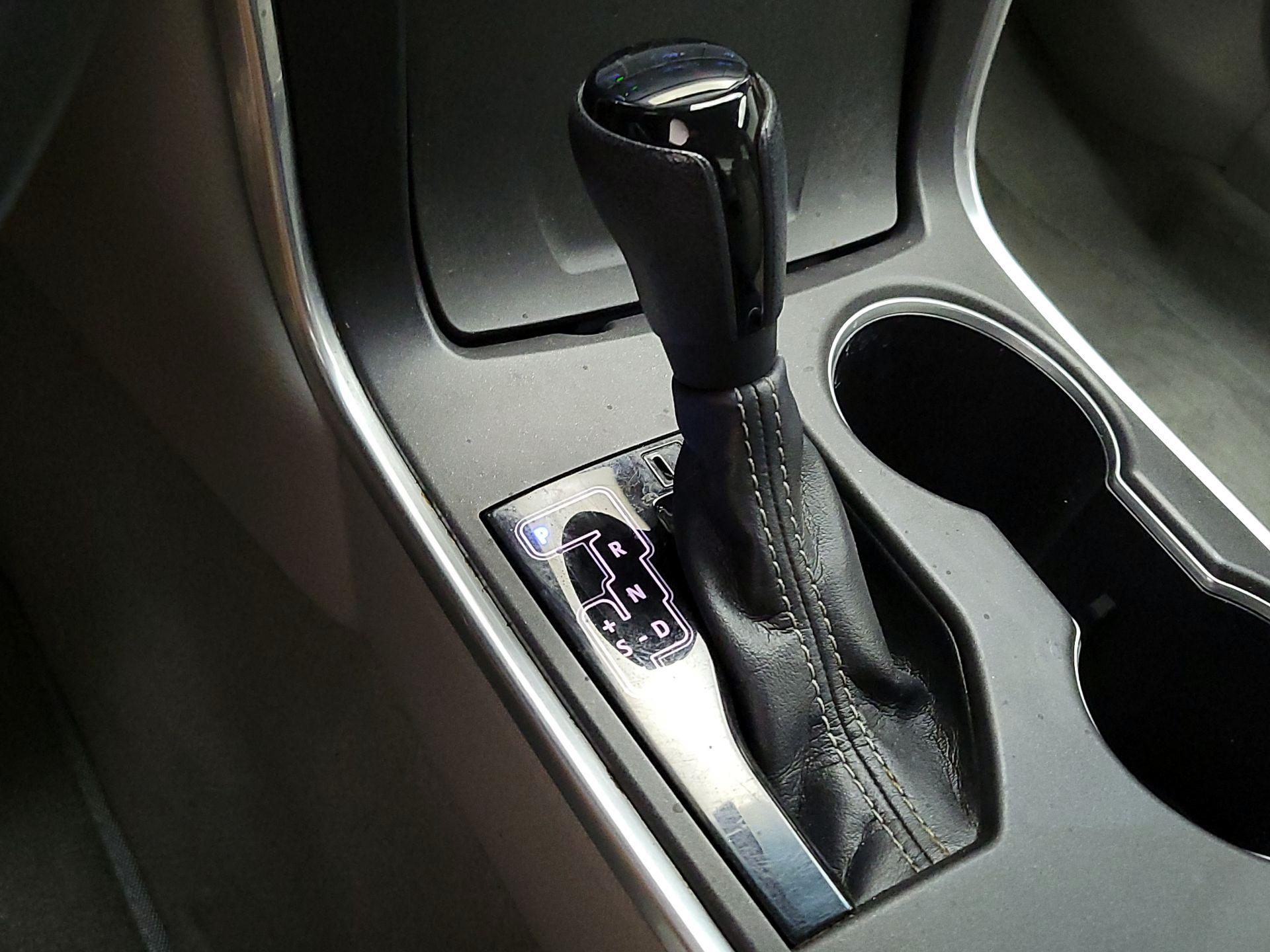 Thumbnail: 2015 Toyota Camry - 17