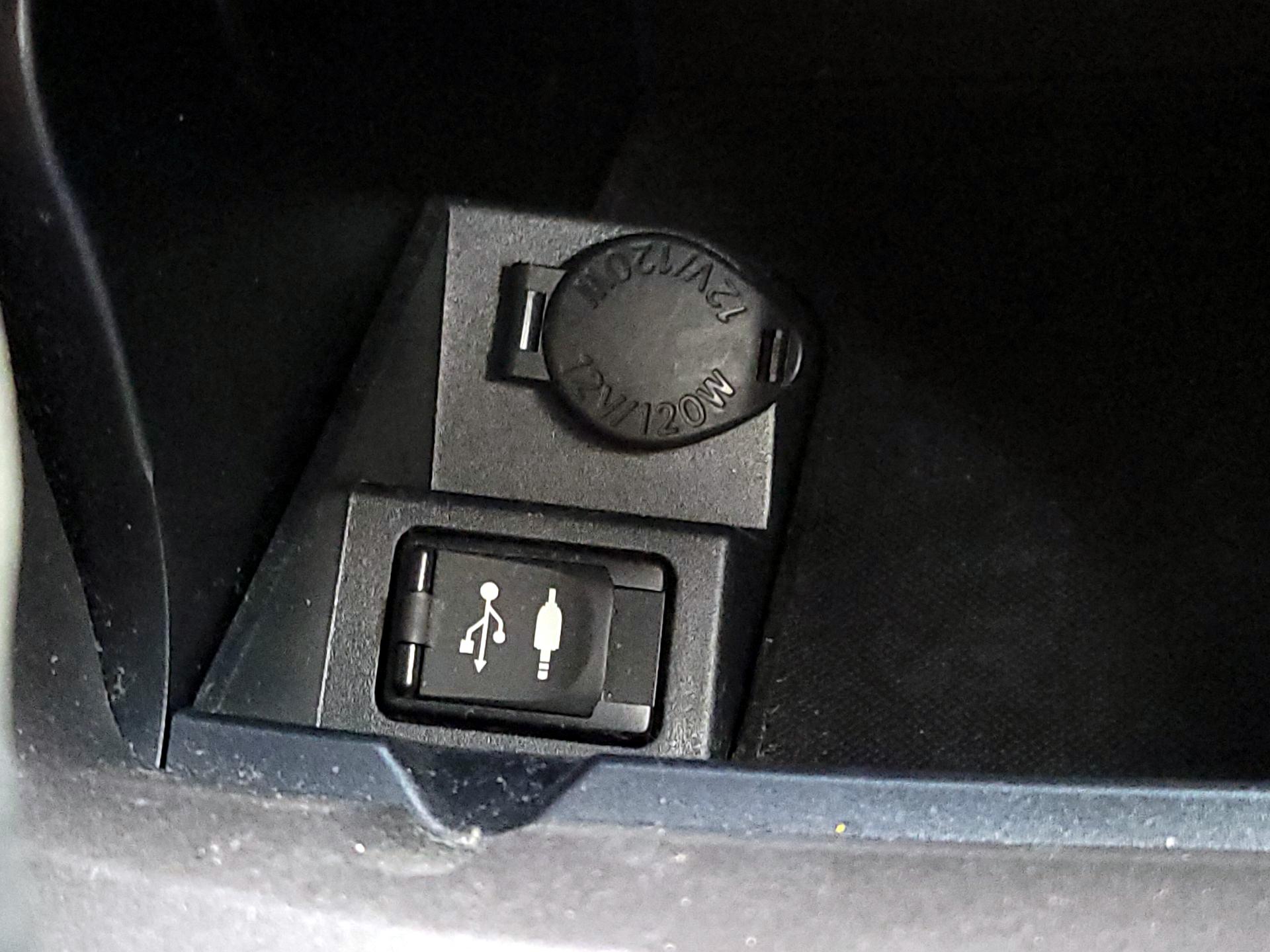 Thumbnail: 2015 Toyota Camry - 18