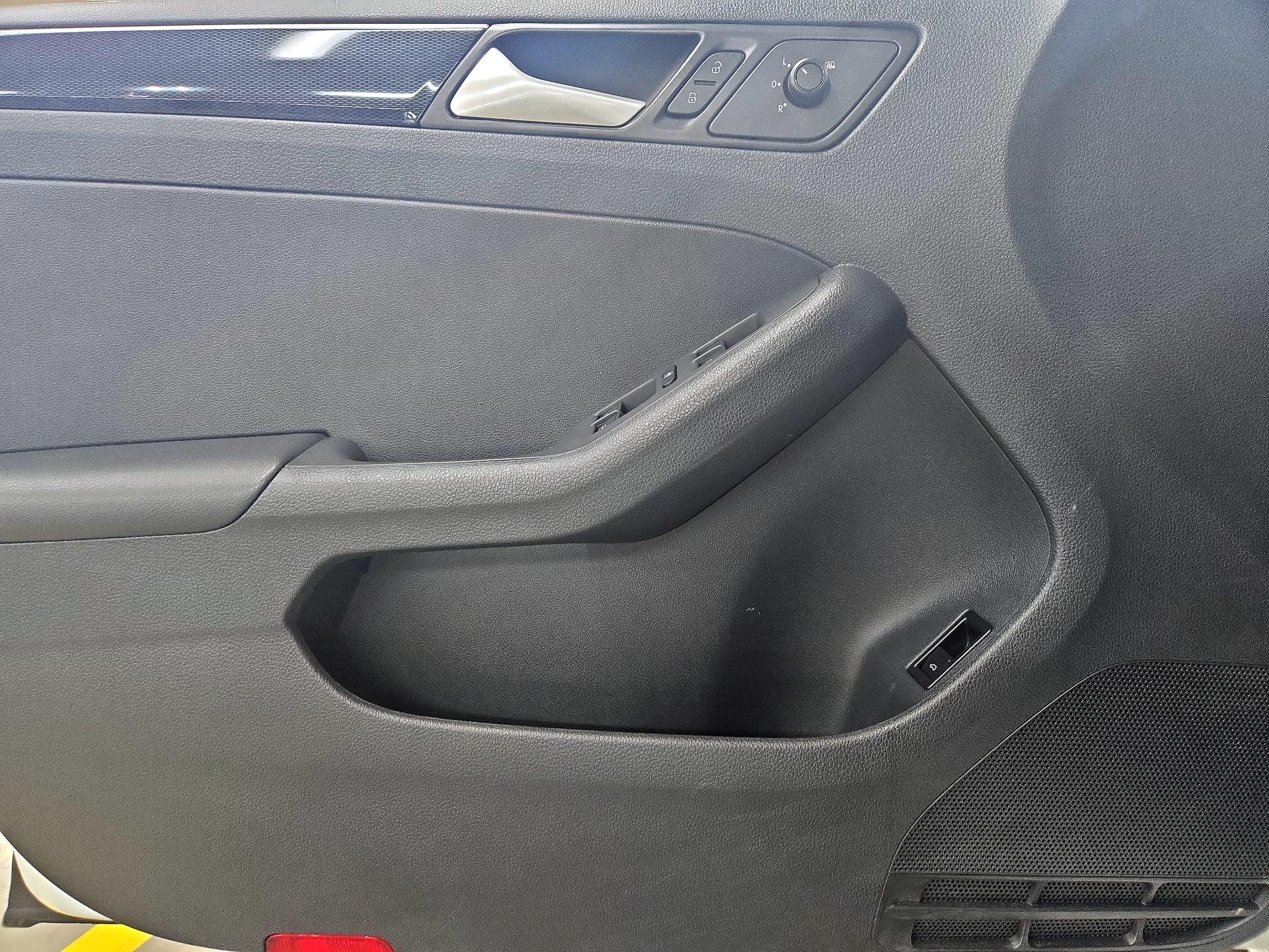 Thumbnail: 2018 Volkswagen Jetta - 12