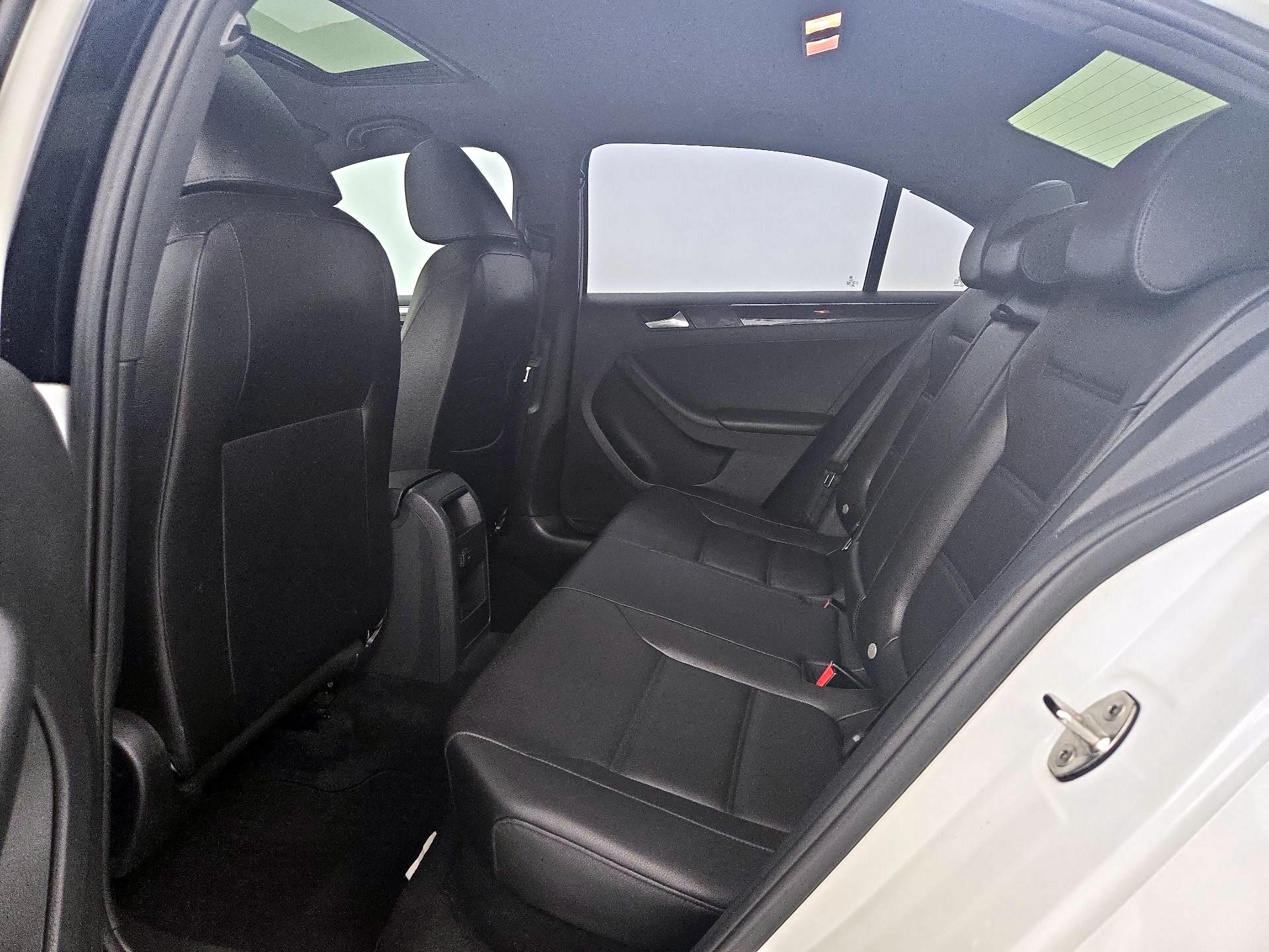 Thumbnail: 2018 Volkswagen Jetta - 20