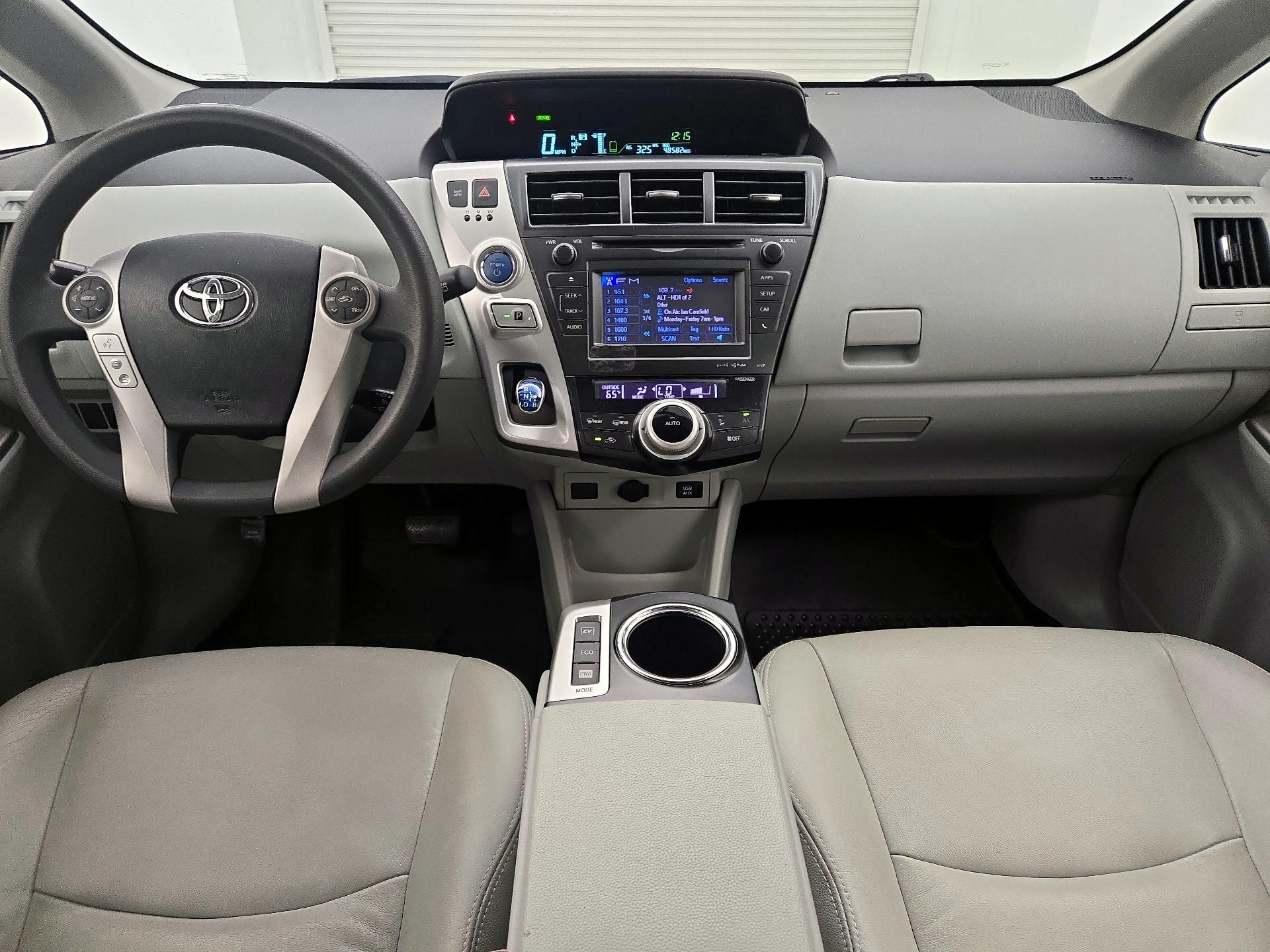 Thumbnail: 2014 Toyota Prius v - 9