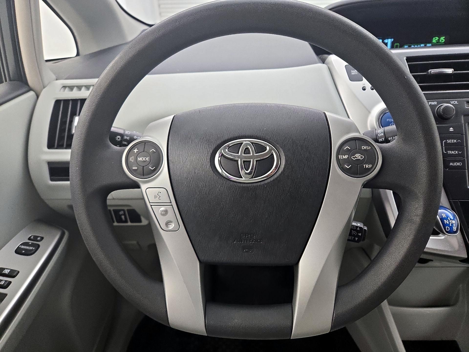 Thumbnail: 2014 Toyota Prius v - 10