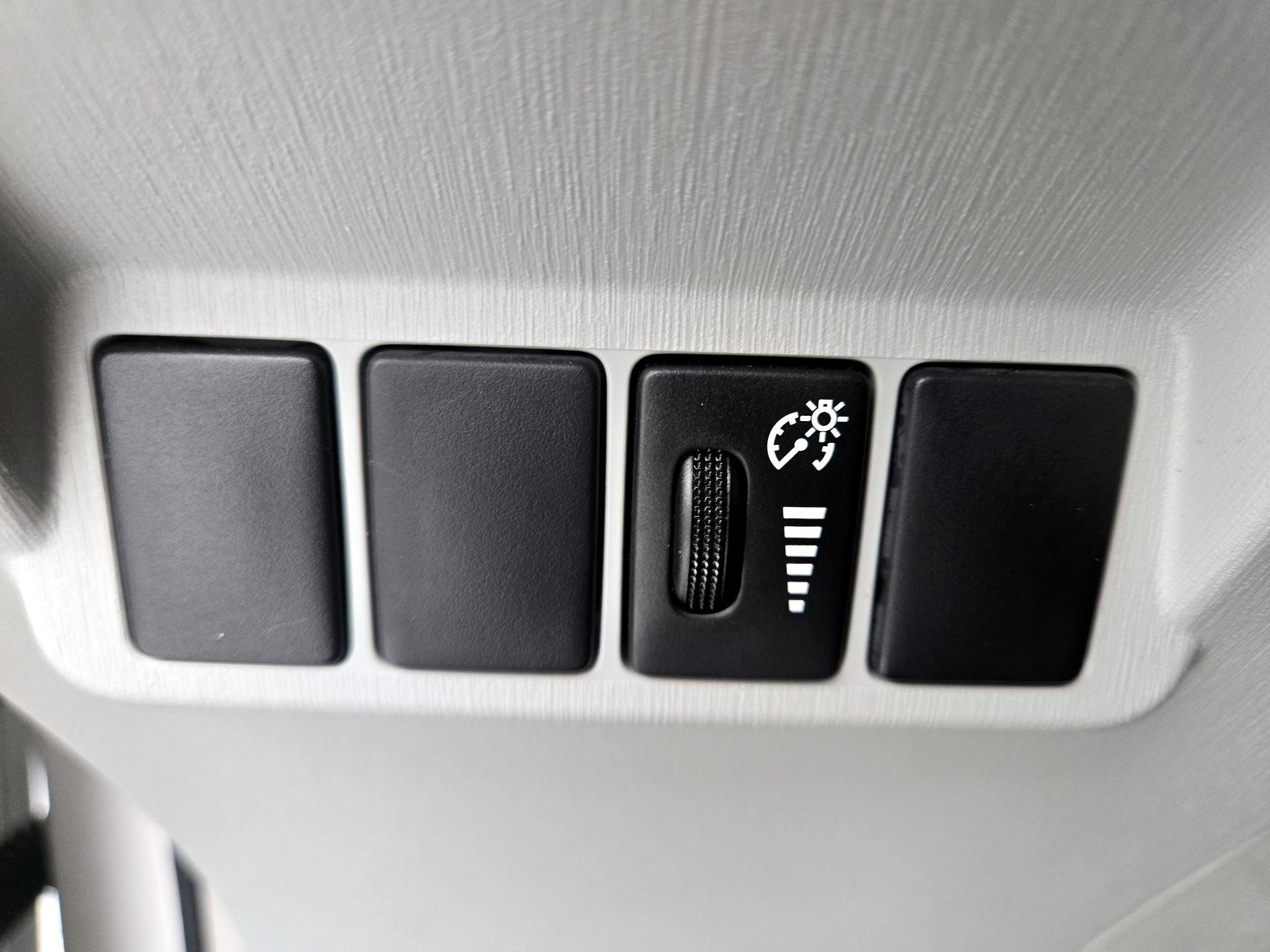 Thumbnail: 2014 Toyota Prius v - 13