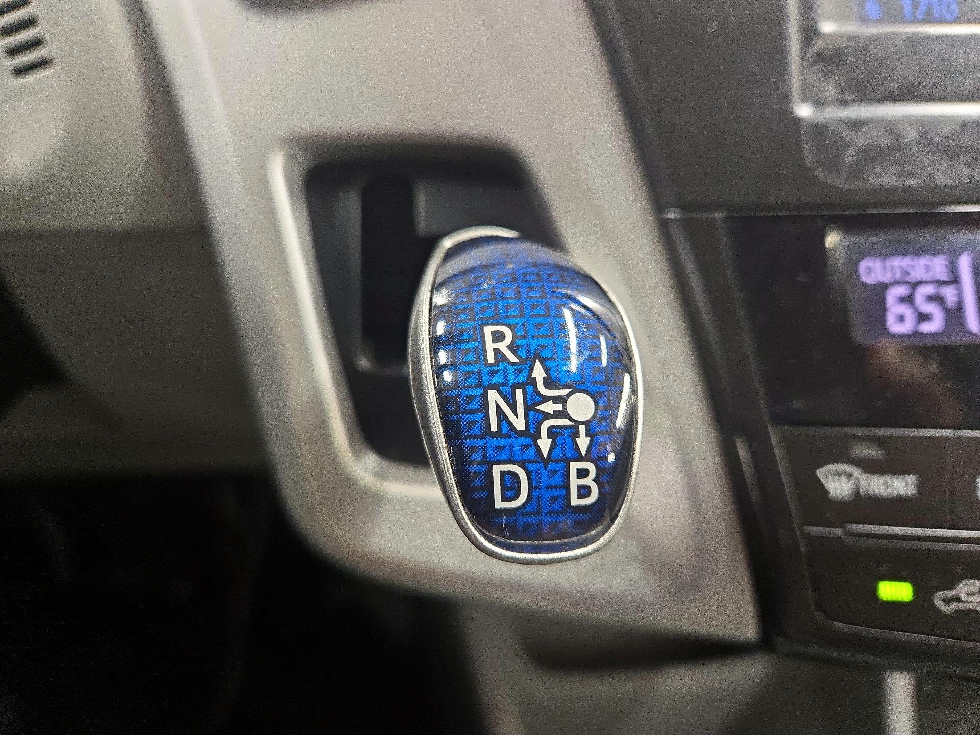 Thumbnail: 2014 Toyota Prius v - 17