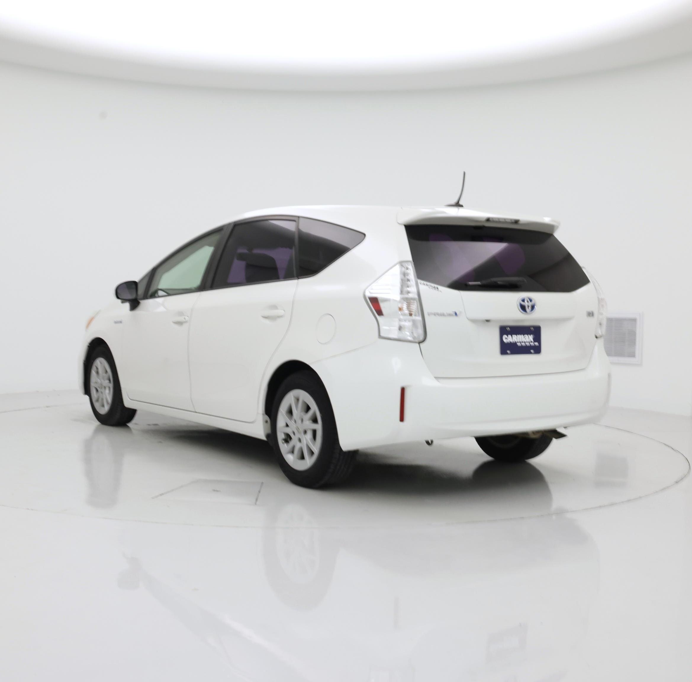 Thumbnail: 2014 Toyota Prius v - 2