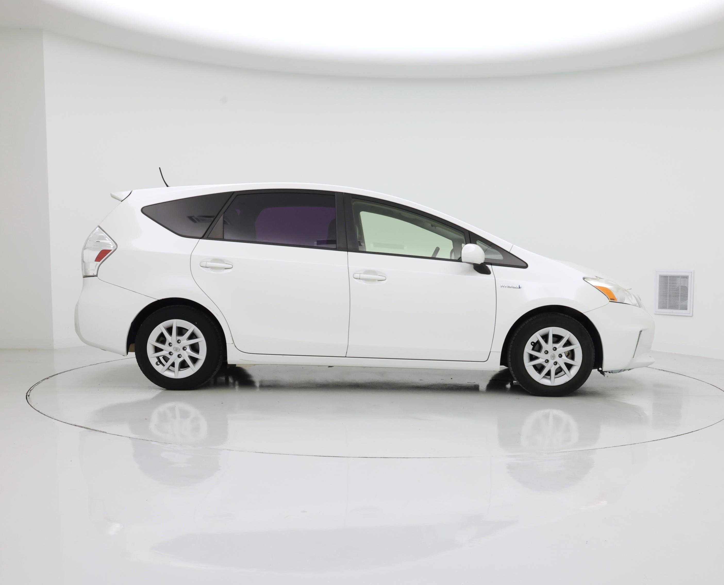 Thumbnail: 2014 Toyota Prius v - 7