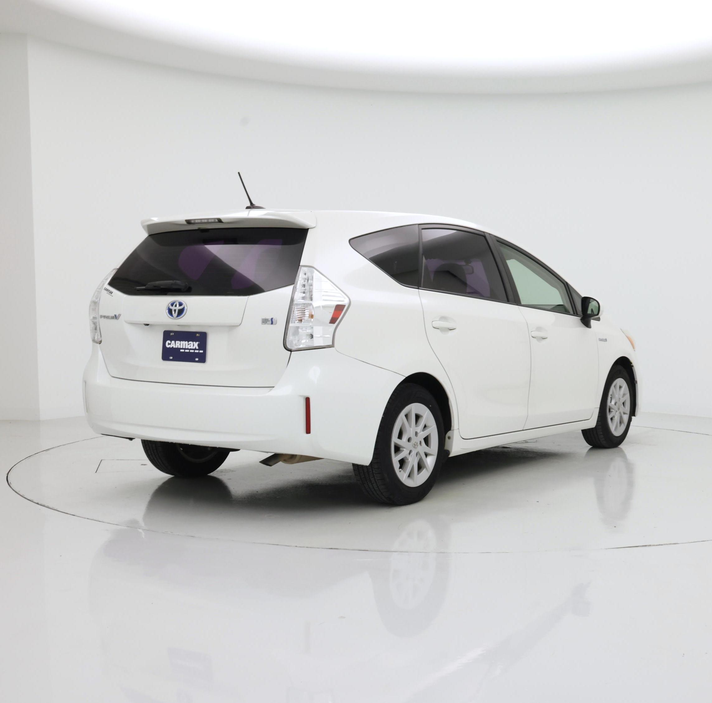 Thumbnail: 2014 Toyota Prius v - 8