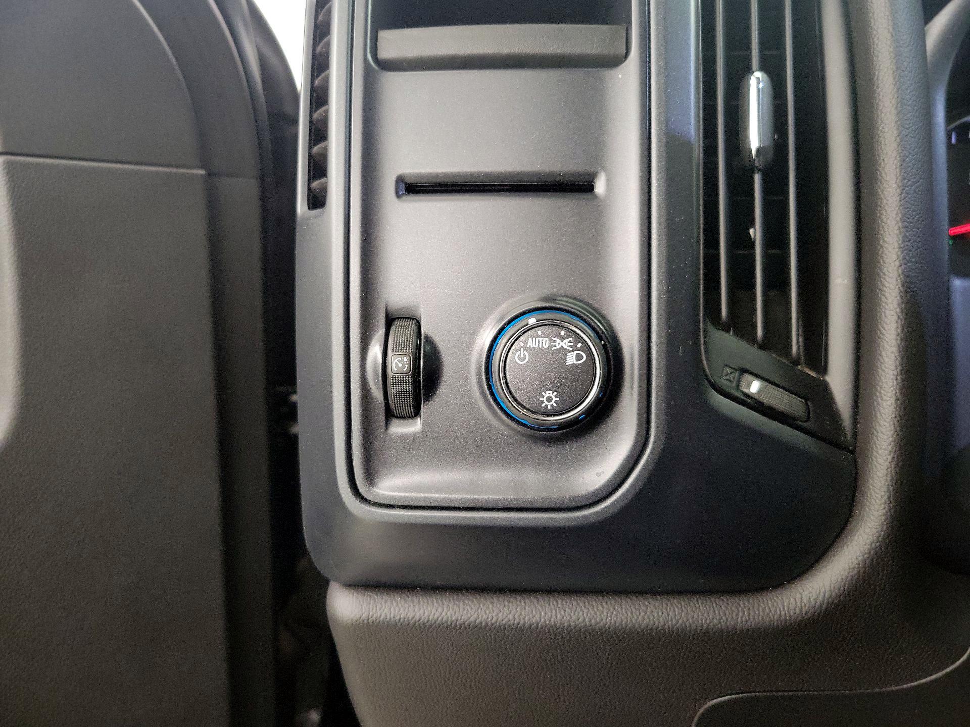 Thumbnail: 2018 Chevrolet Silverado 1500 - 13