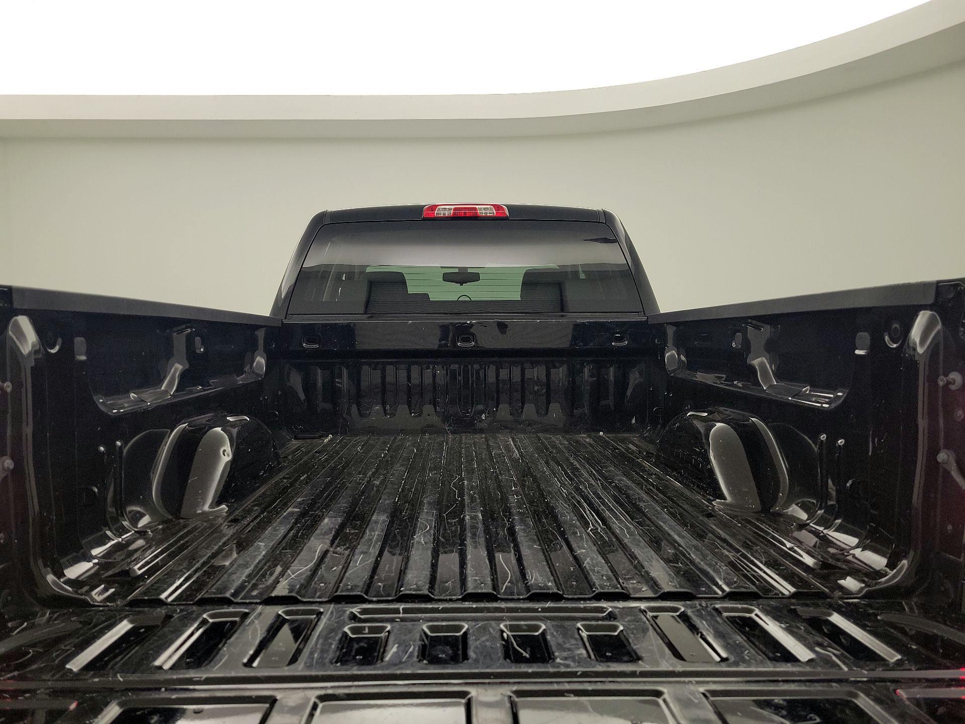 Thumbnail: 2018 Chevrolet Silverado 1500 - 19