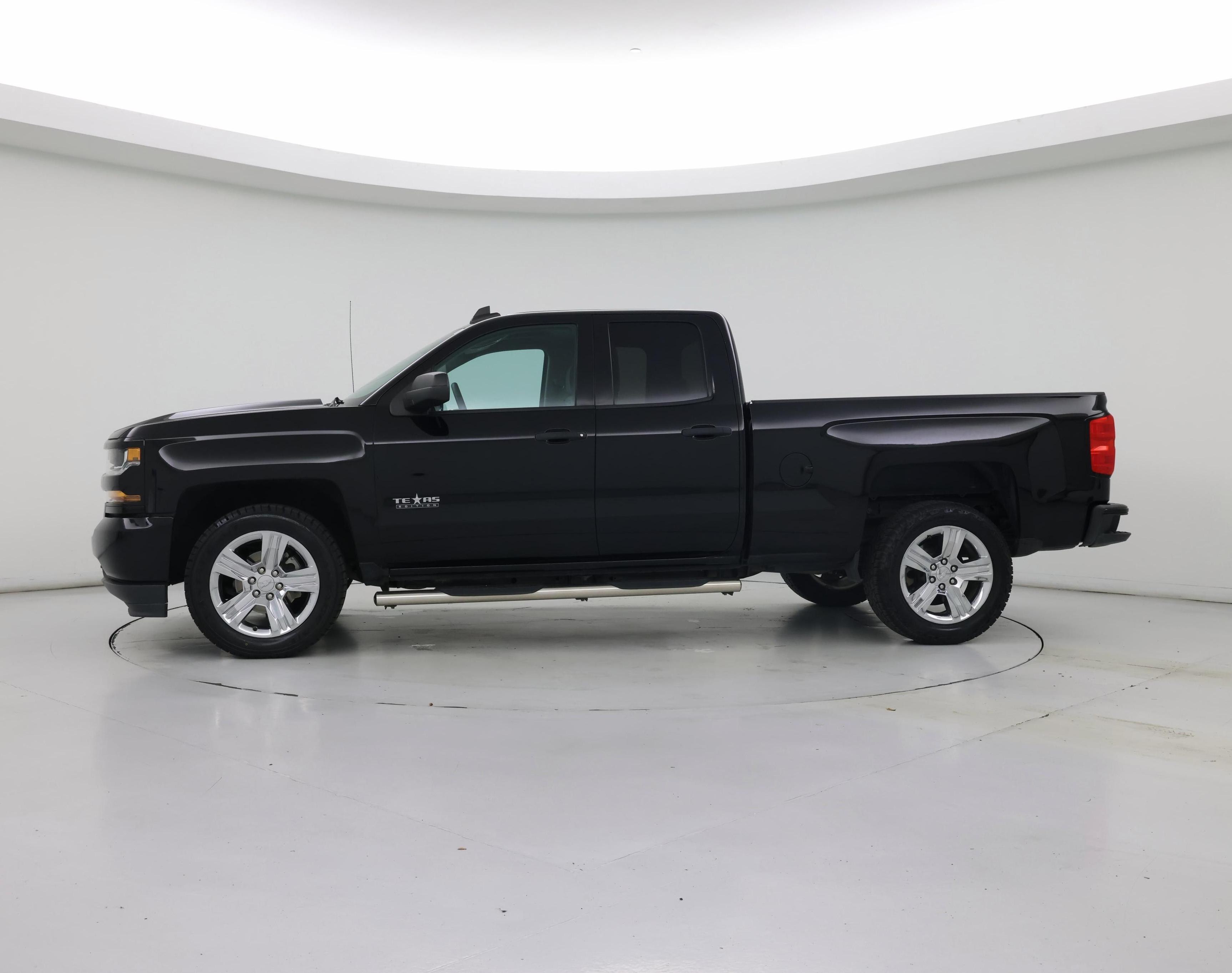 Thumbnail: 2018 Chevrolet Silverado 1500 - 3