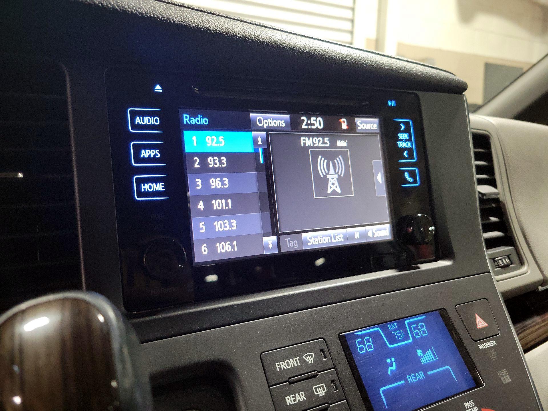 Thumbnail: 2017 Toyota Sienna - 15