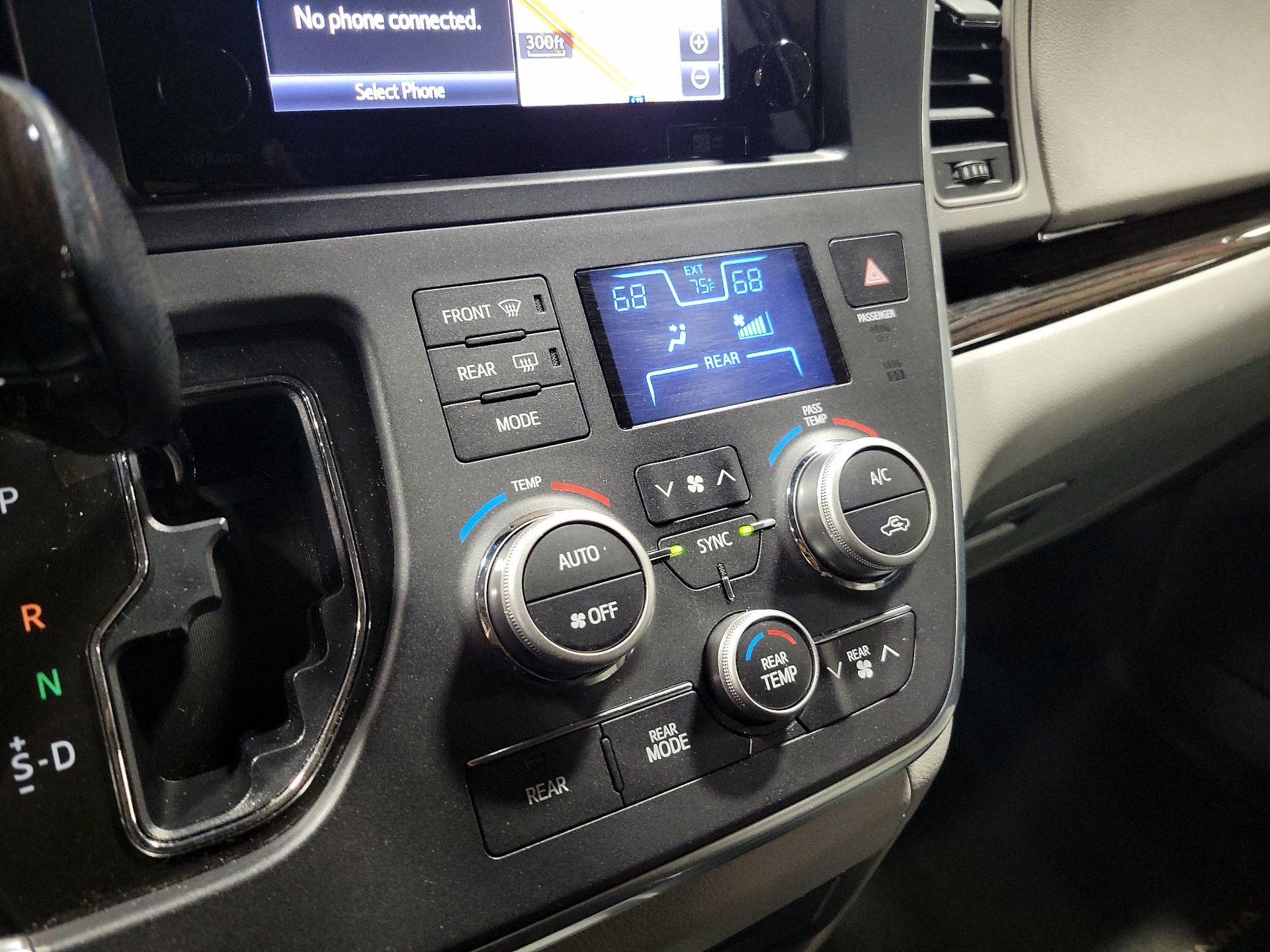 Thumbnail: 2017 Toyota Sienna - 16