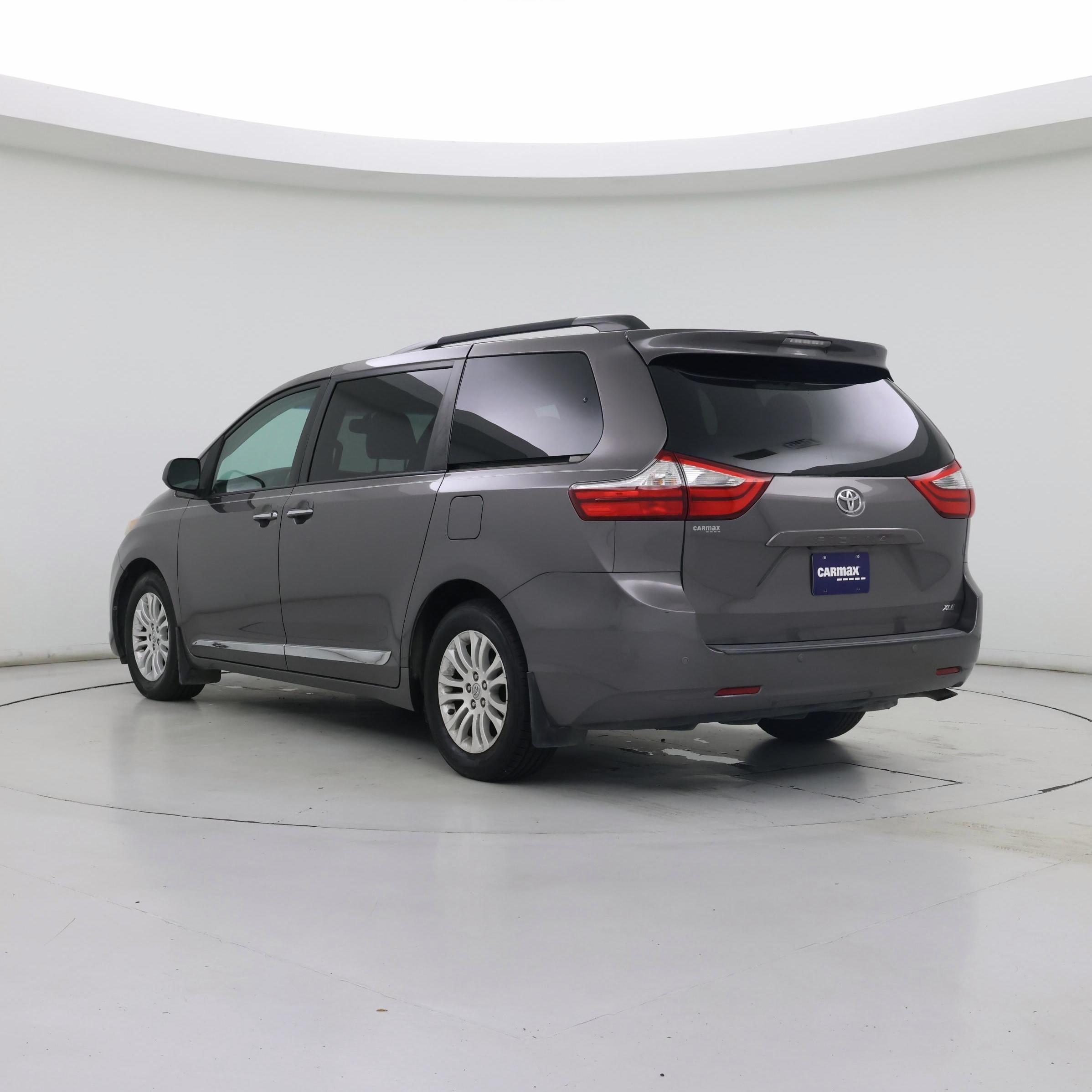 Thumbnail: 2017 Toyota Sienna - 2
