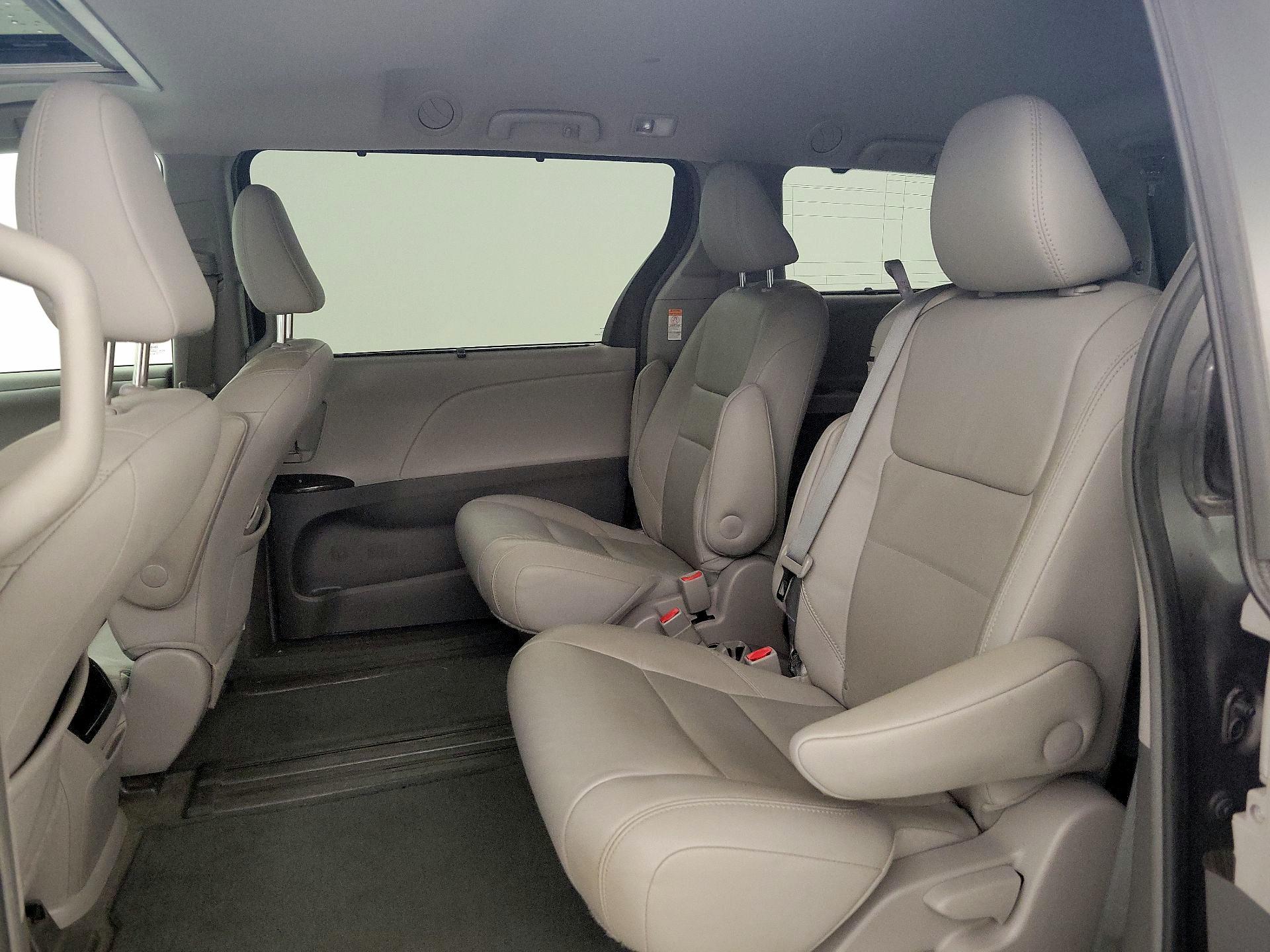 Thumbnail: 2017 Toyota Sienna - 19