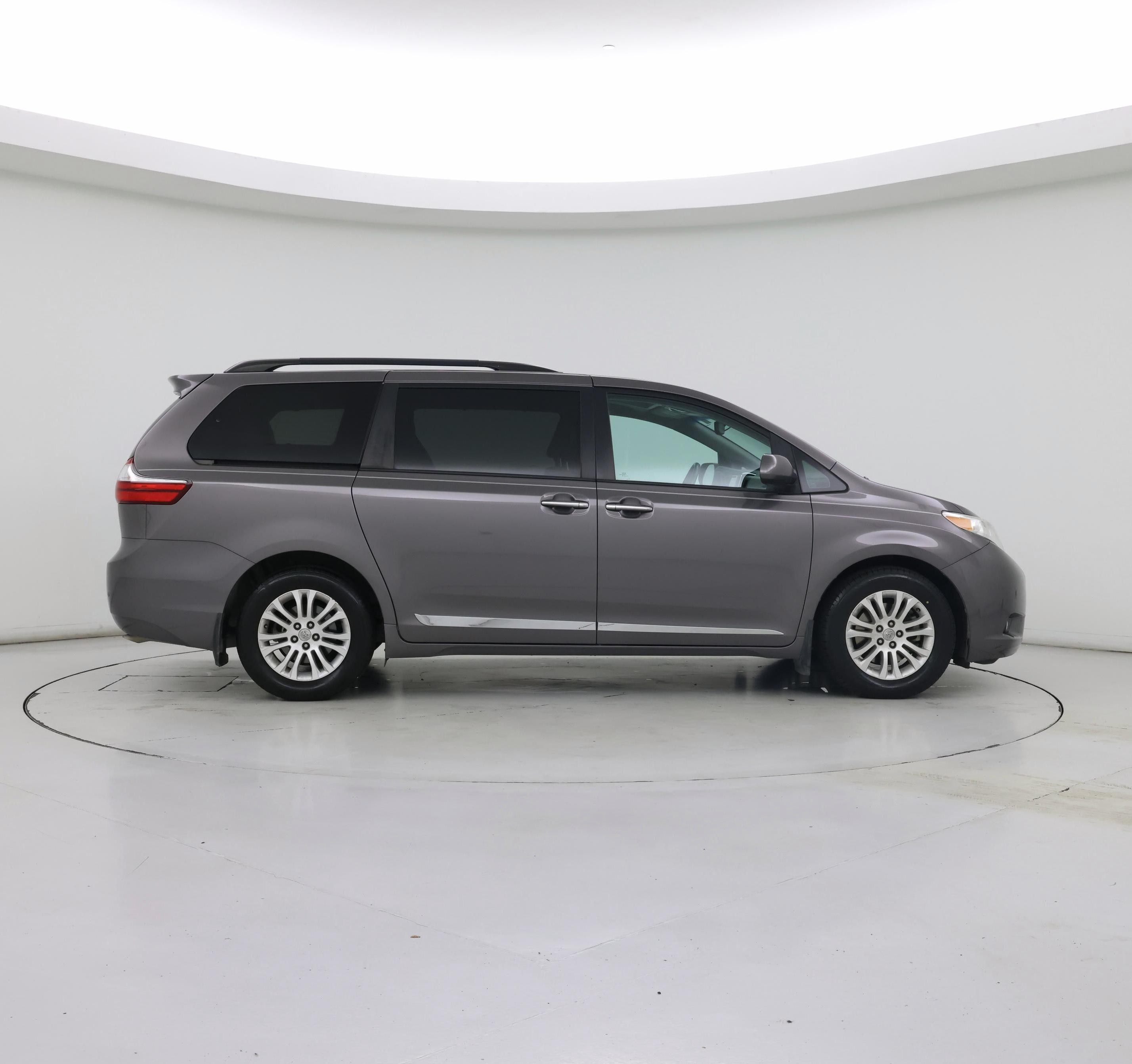 Thumbnail: 2017 Toyota Sienna - 7