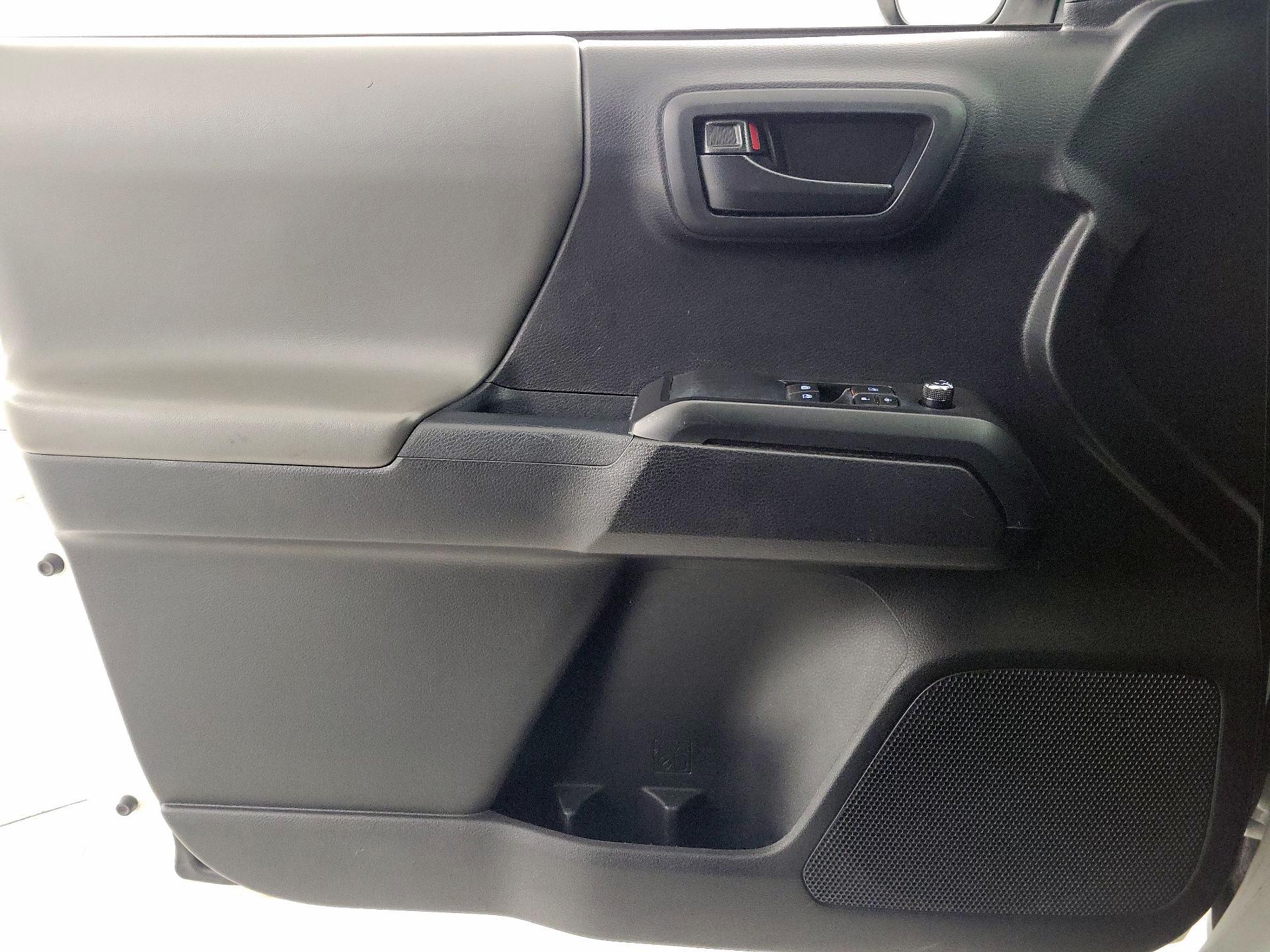 Thumbnail: 2018 Toyota Tacoma - 12