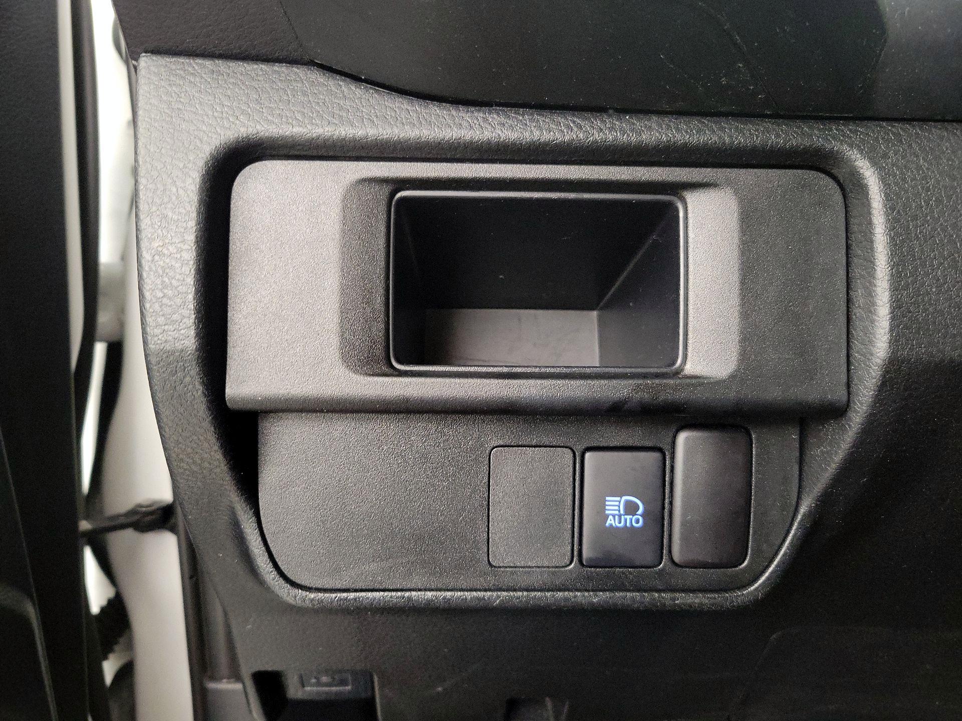 Thumbnail: 2018 Toyota Tacoma - 13