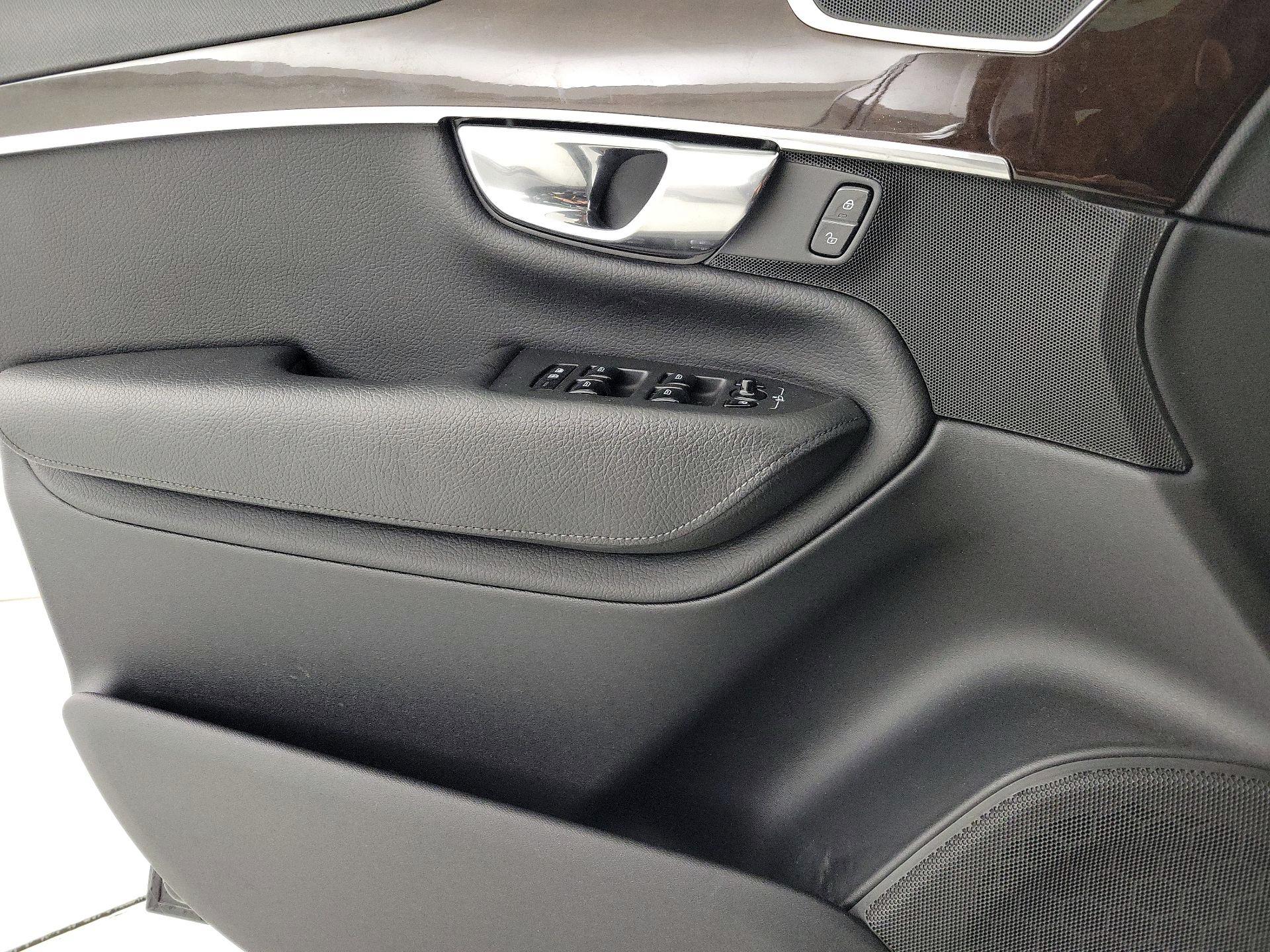 Thumbnail: 2016 Volvo XC90 - 12