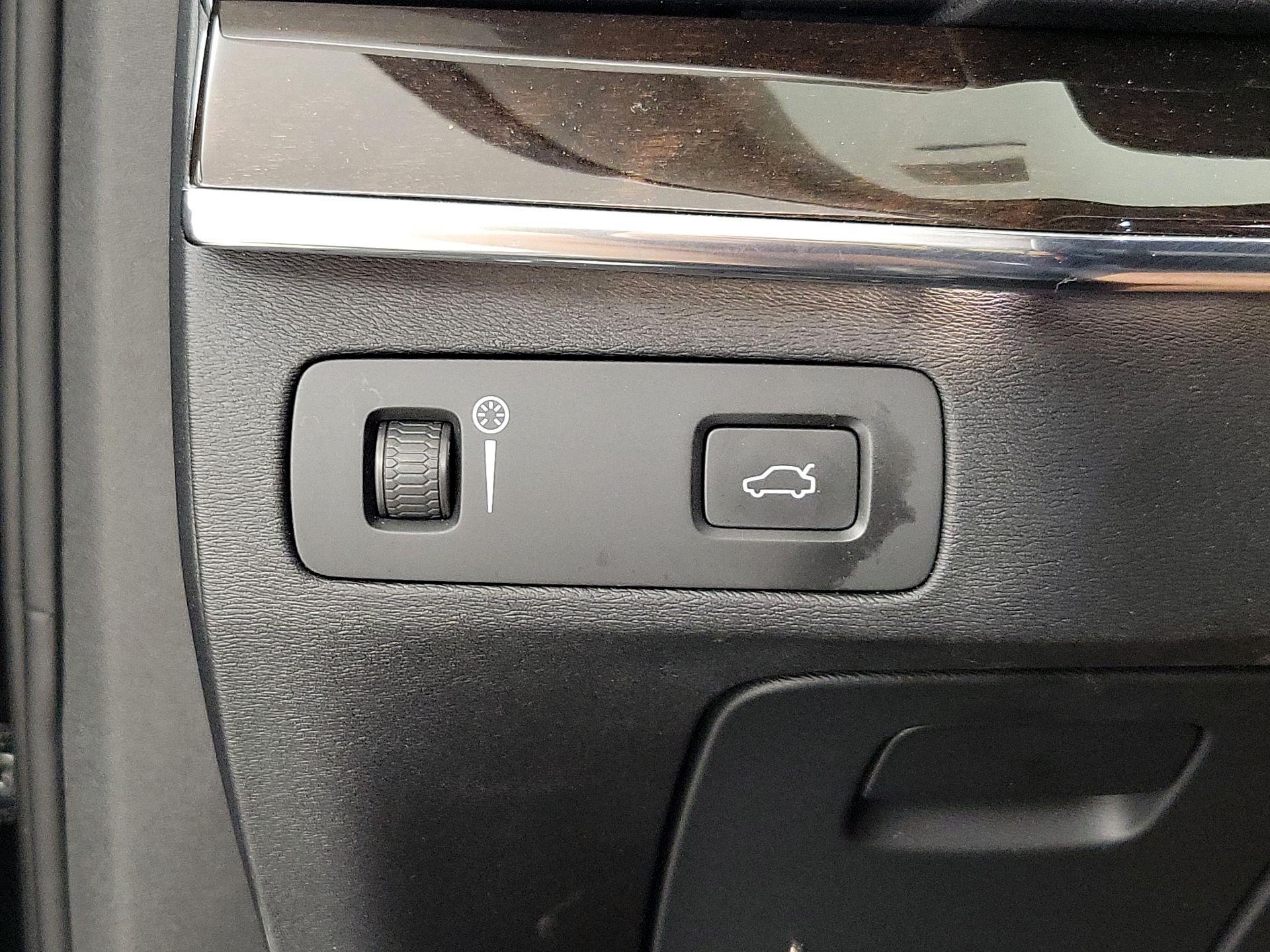 Thumbnail: 2016 Volvo XC90 - 13