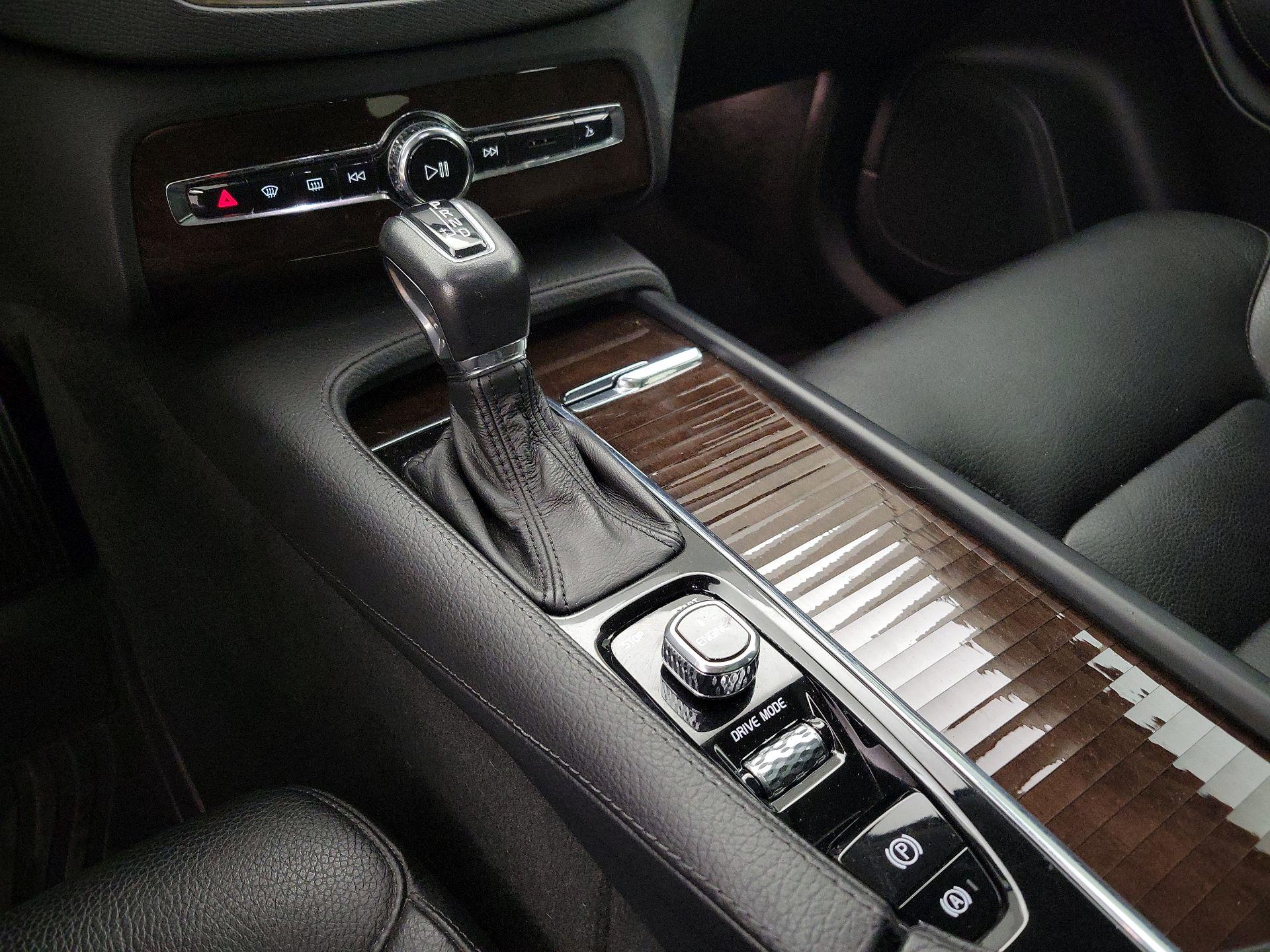 Thumbnail: 2016 Volvo XC90 - 17