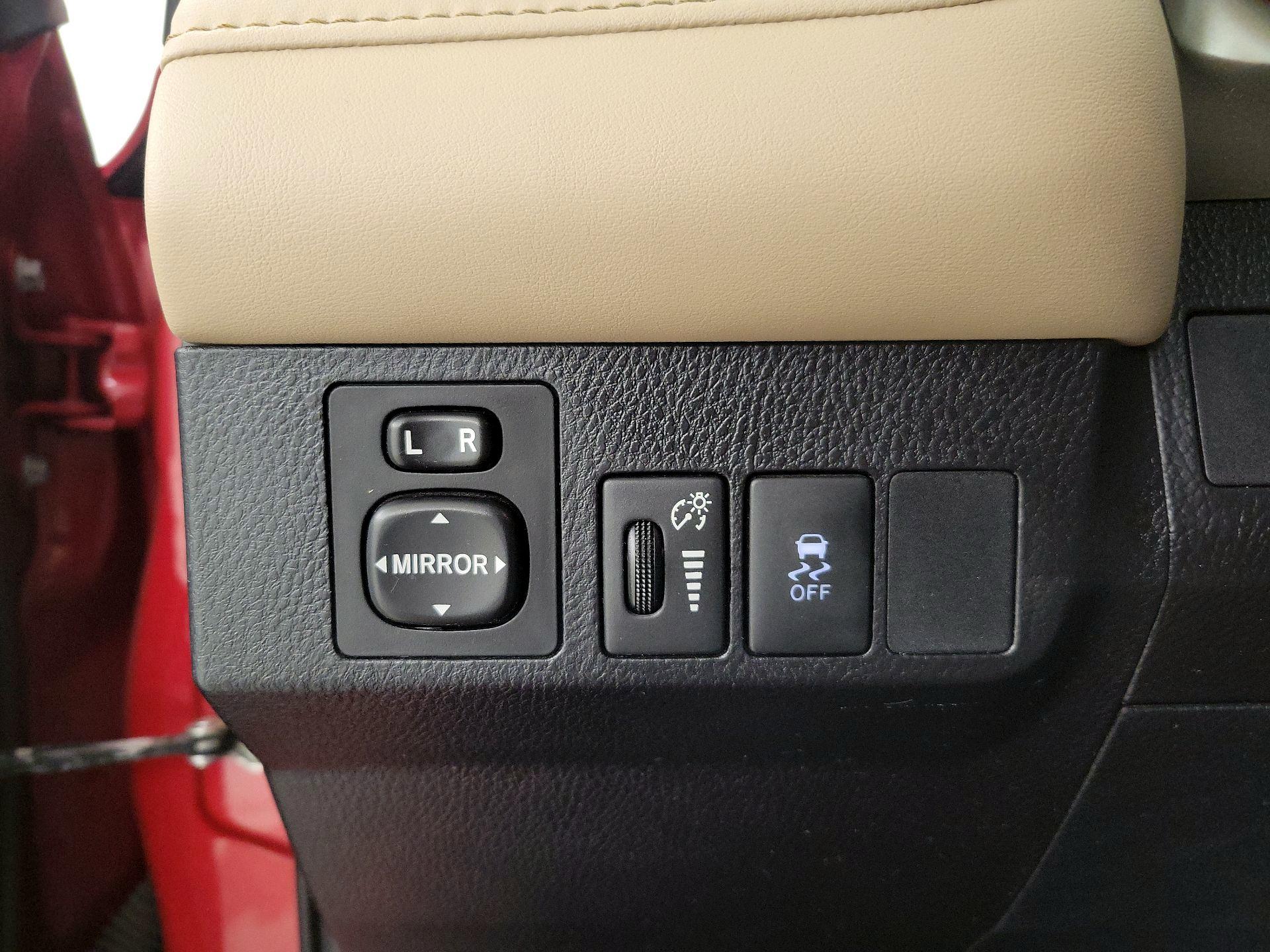 Thumbnail: 2014 Toyota RAV4 - 13