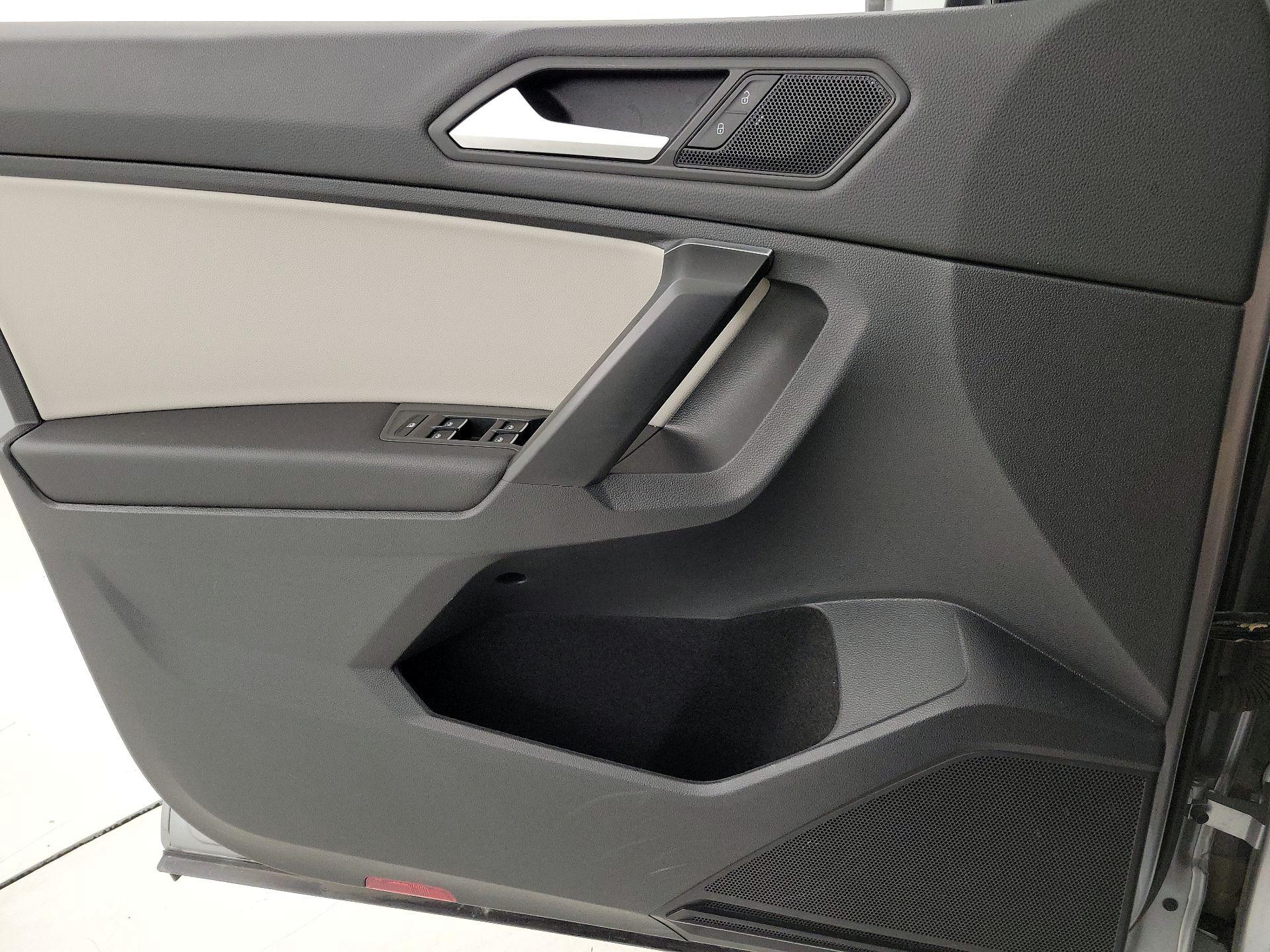 Thumbnail: 2021 Volkswagen Tiguan - 12