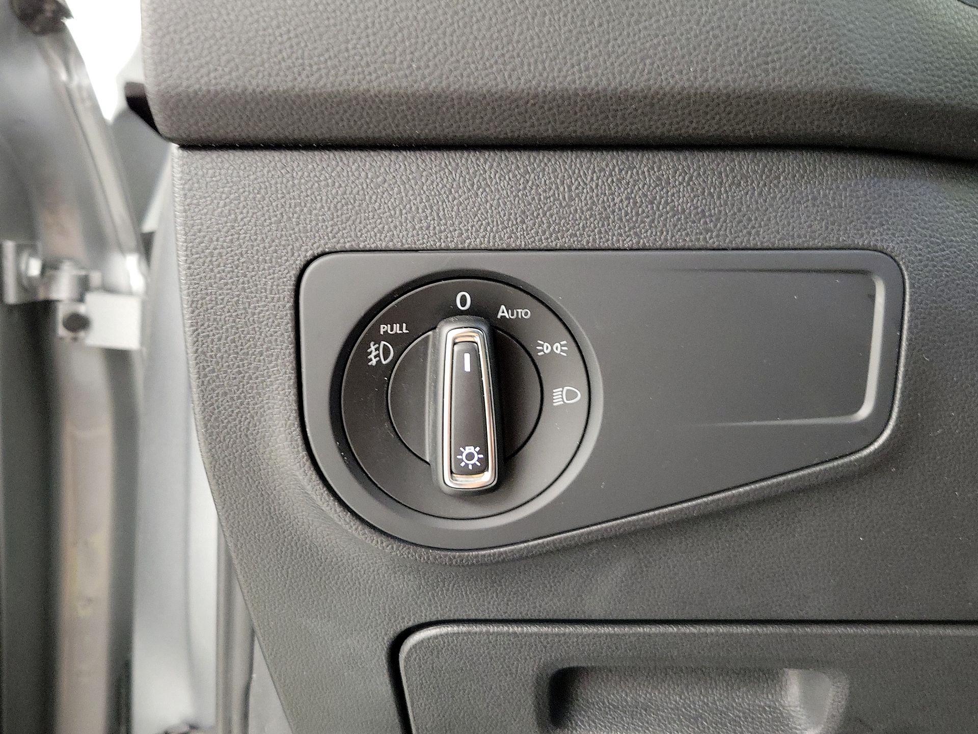 Thumbnail: 2021 Volkswagen Tiguan - 13