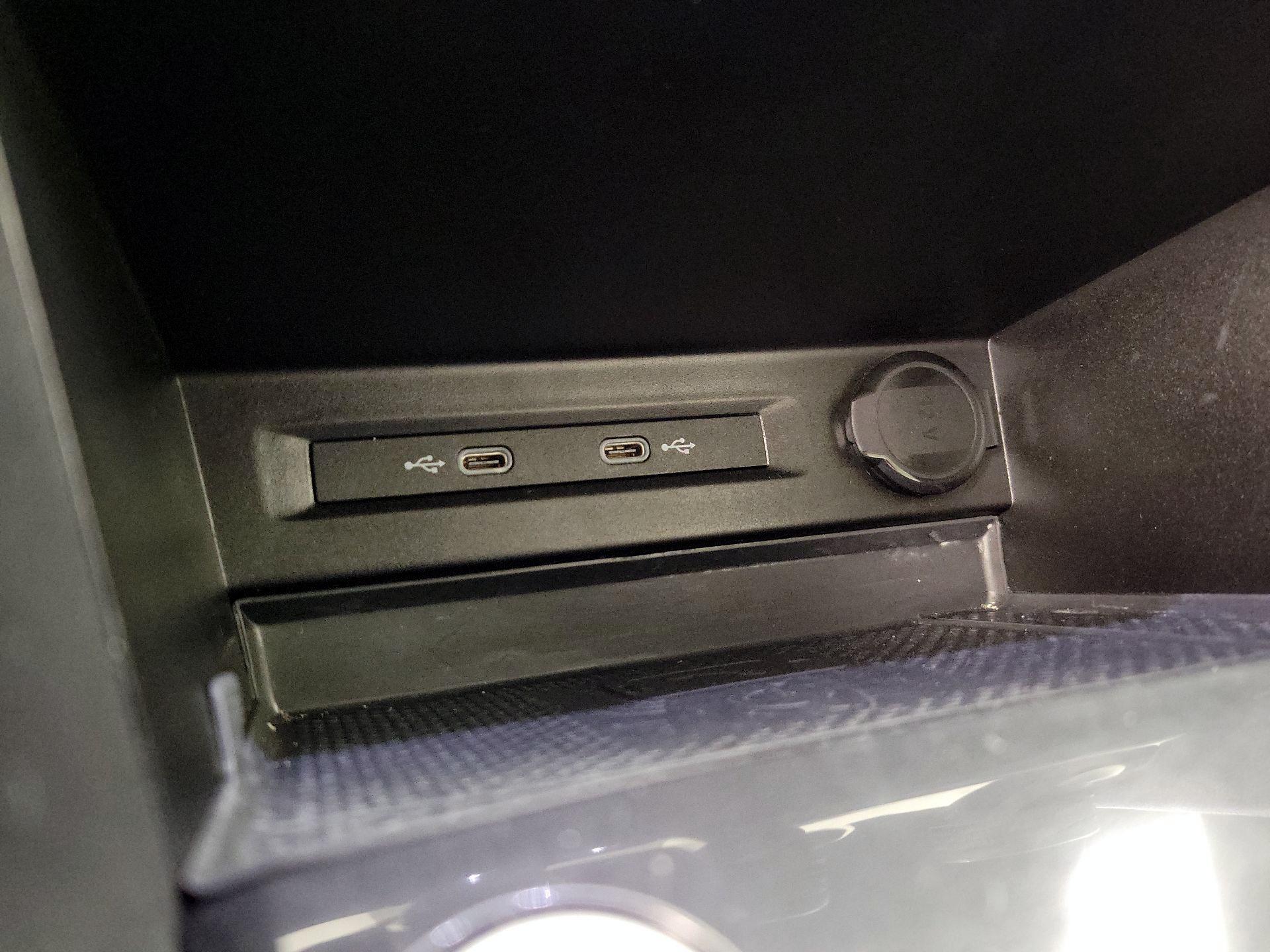 Thumbnail: 2021 Volkswagen Tiguan - 18