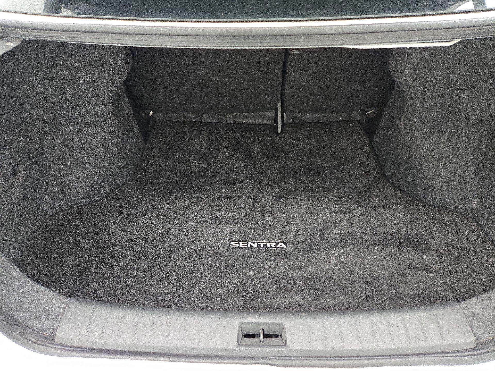 Thumbnail: 2018 Nissan Sentra - 19