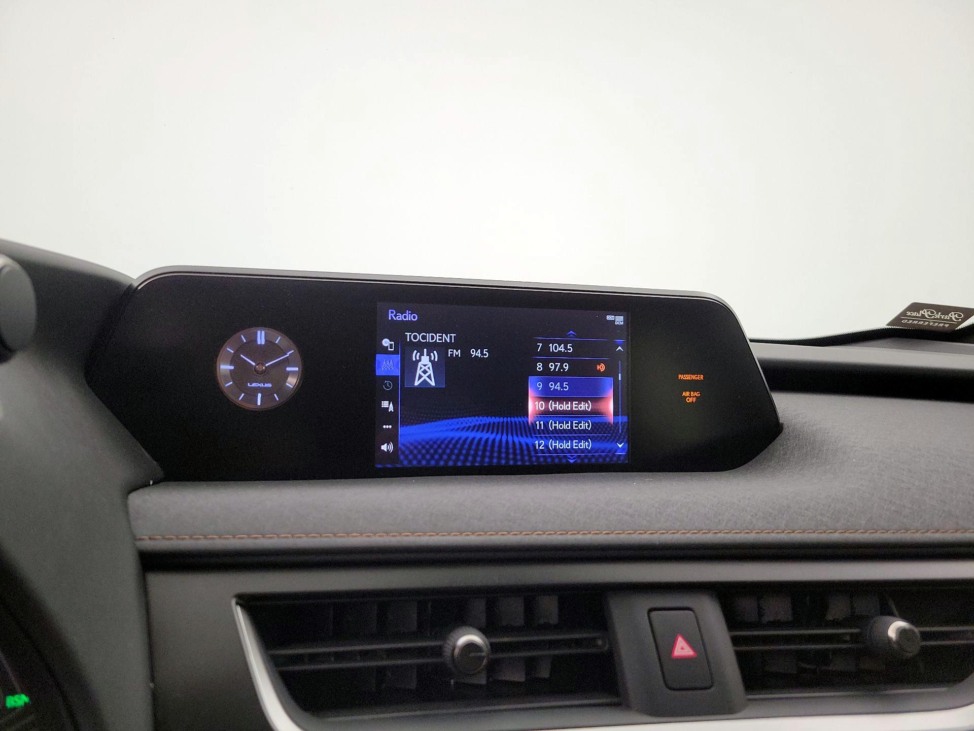 Thumbnail: 2020 Lexus UX - 15