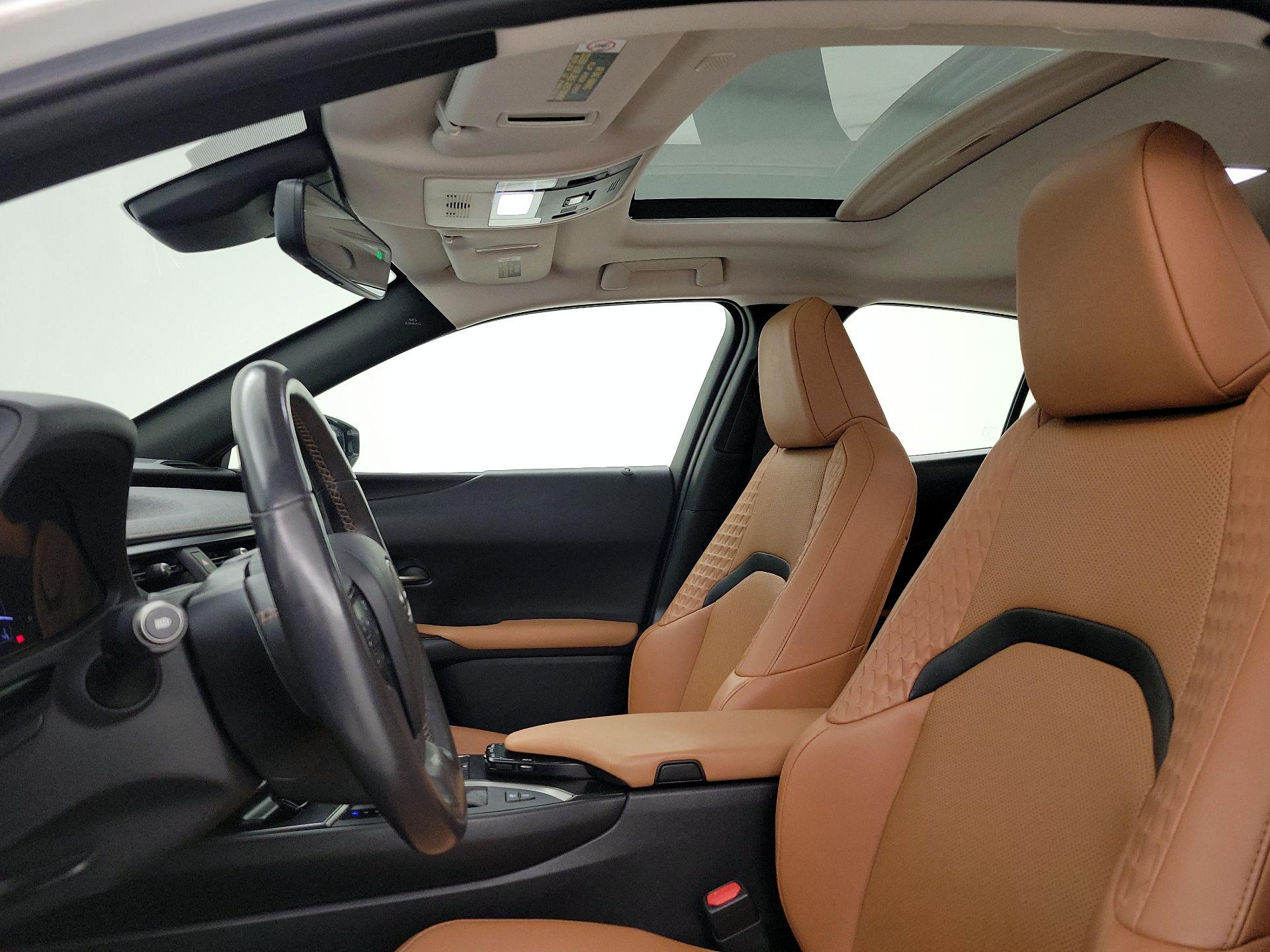 Thumbnail: 2020 Lexus UX - 18