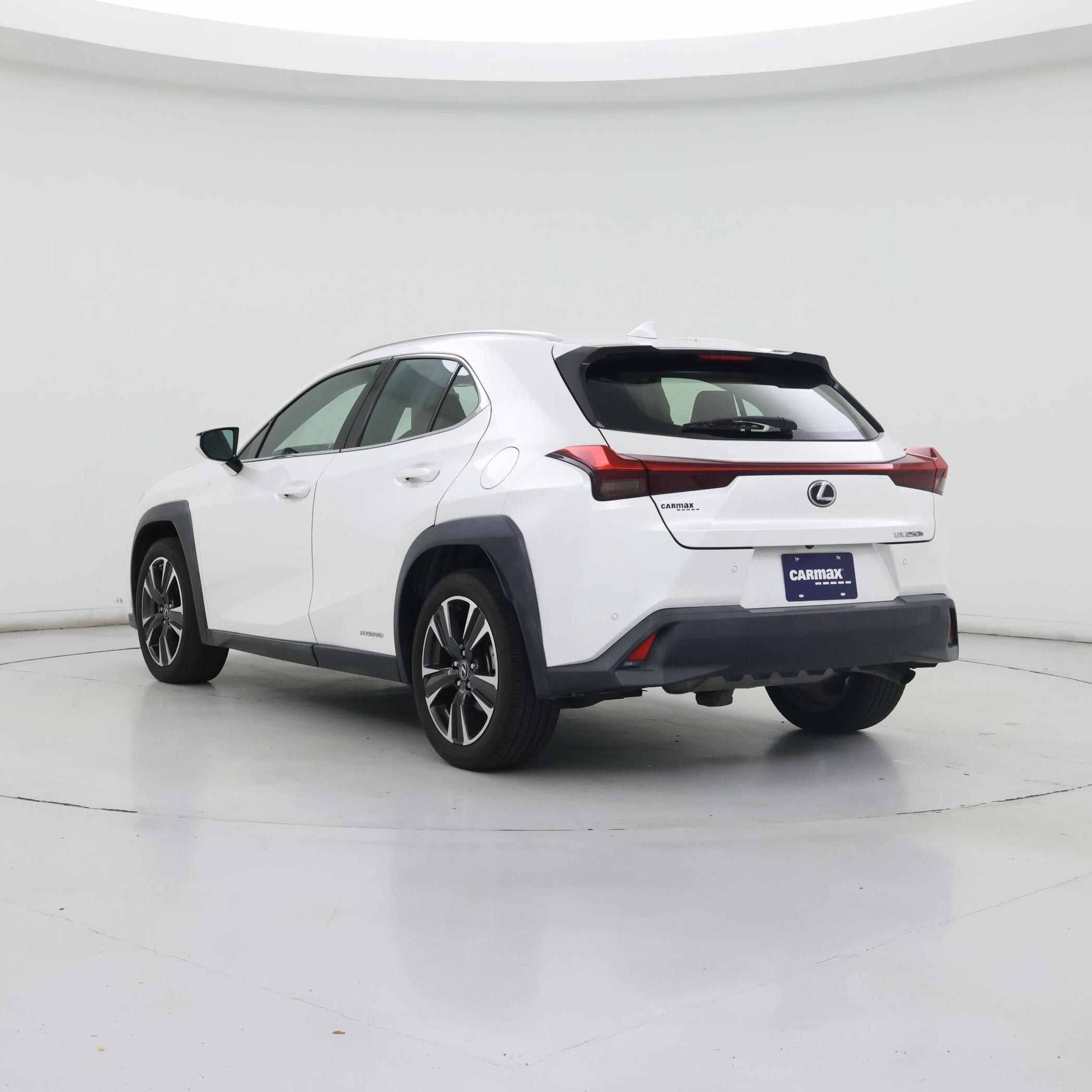Thumbnail: 2020 Lexus UX - 2
