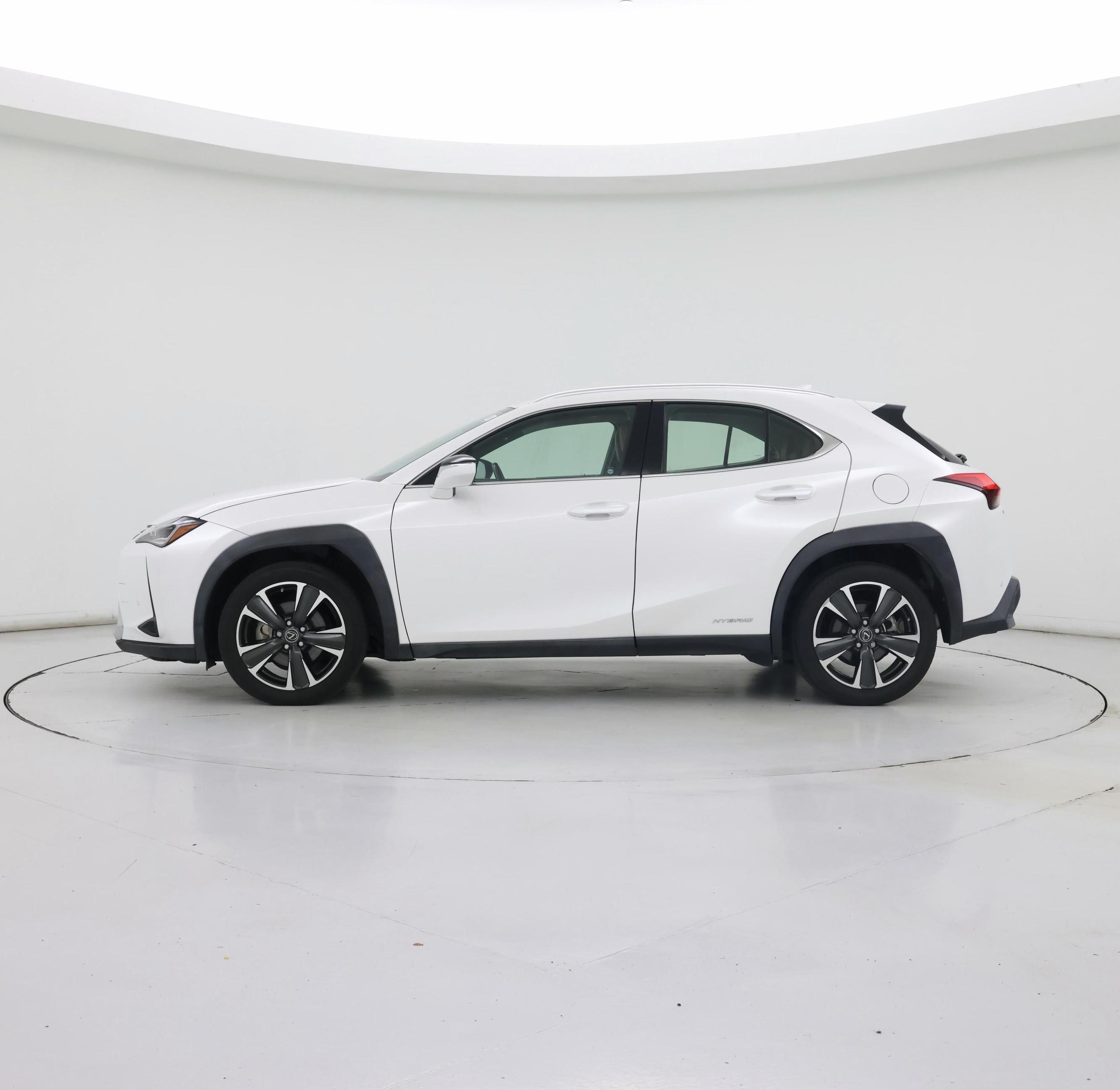 Thumbnail: 2020 Lexus UX - 3